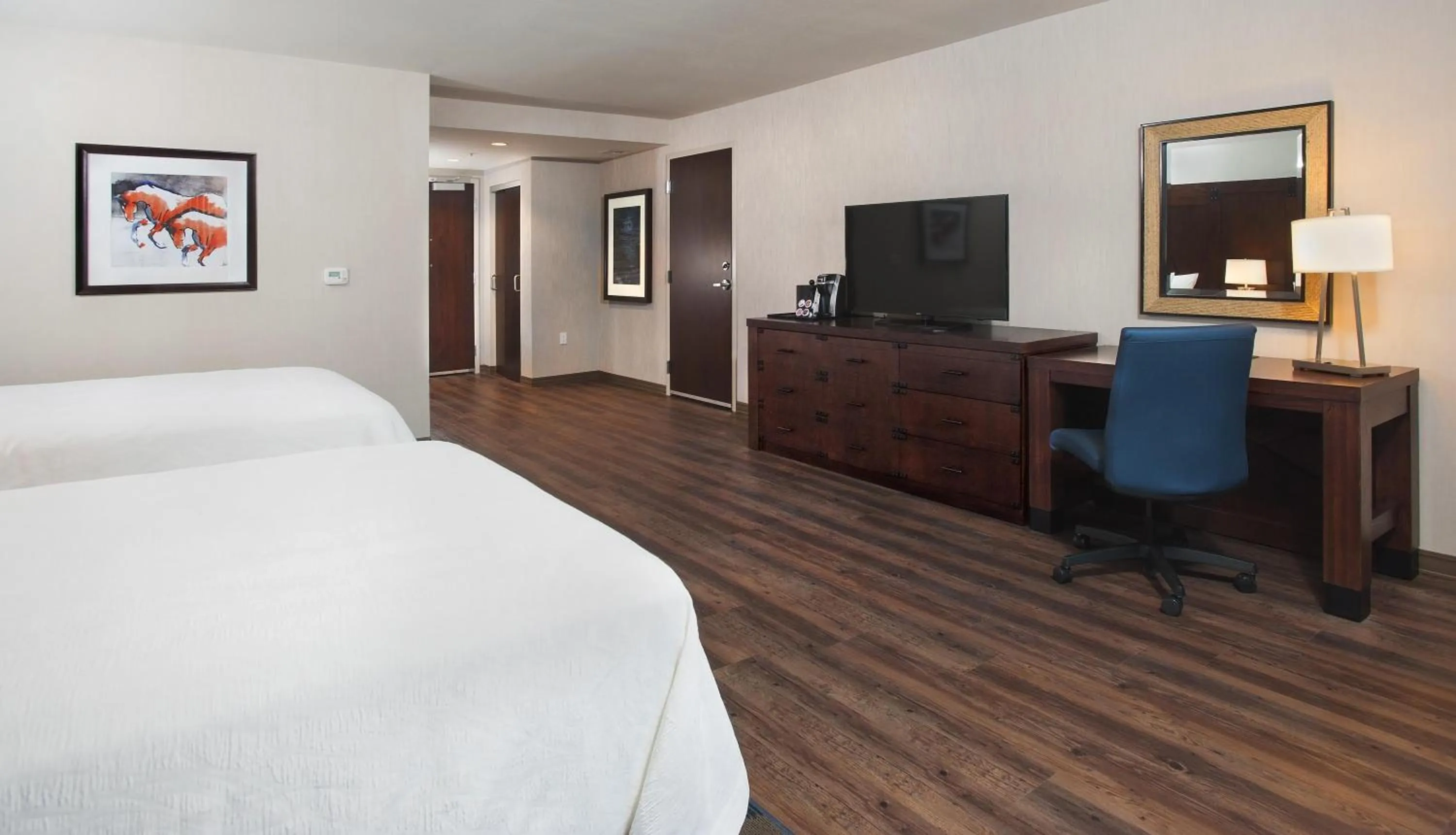 Photo of the whole room, Bed in Hilton Garden Inn Burbank Los Angeles