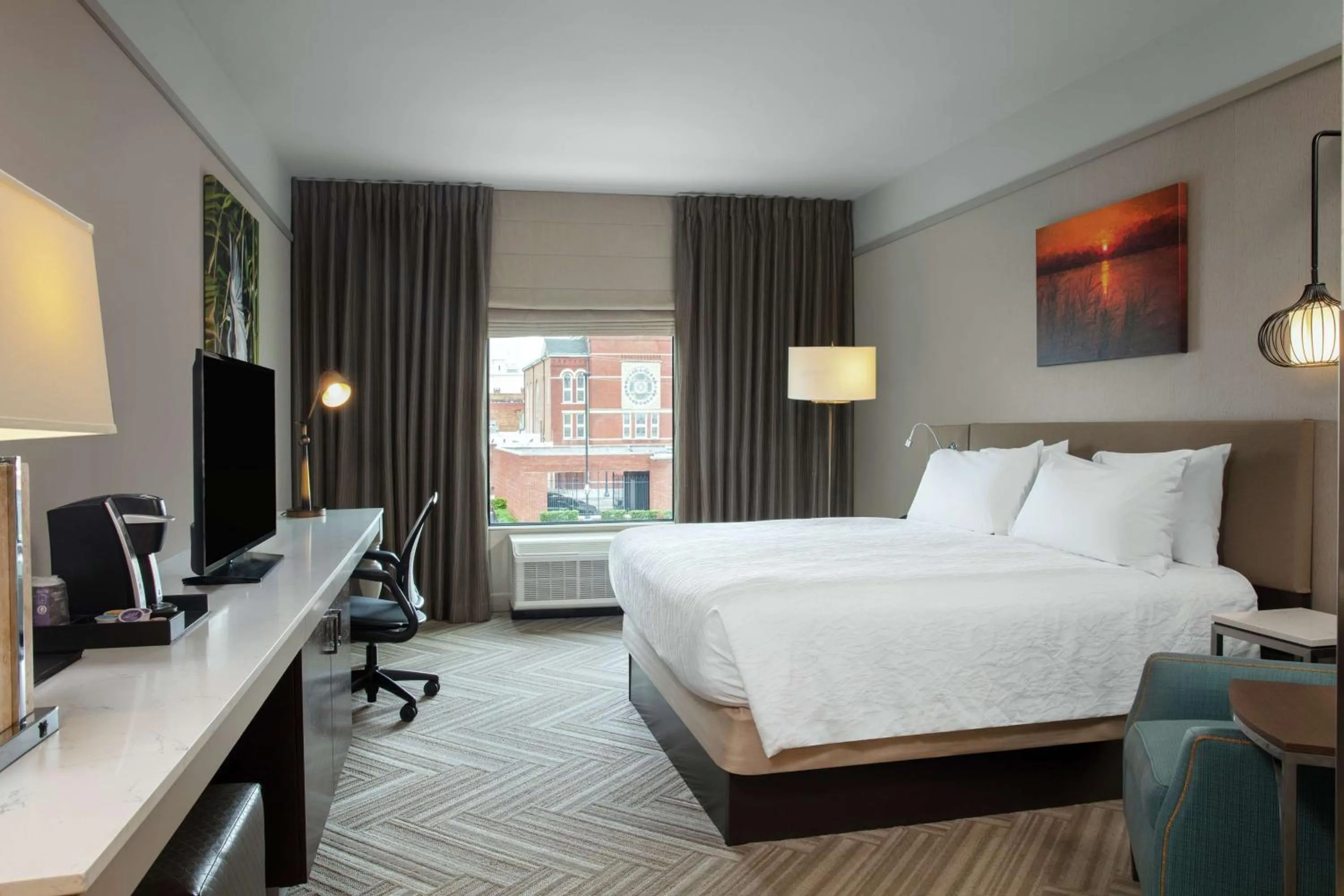 Bed in Hilton Garden Inn Mobile Downtown