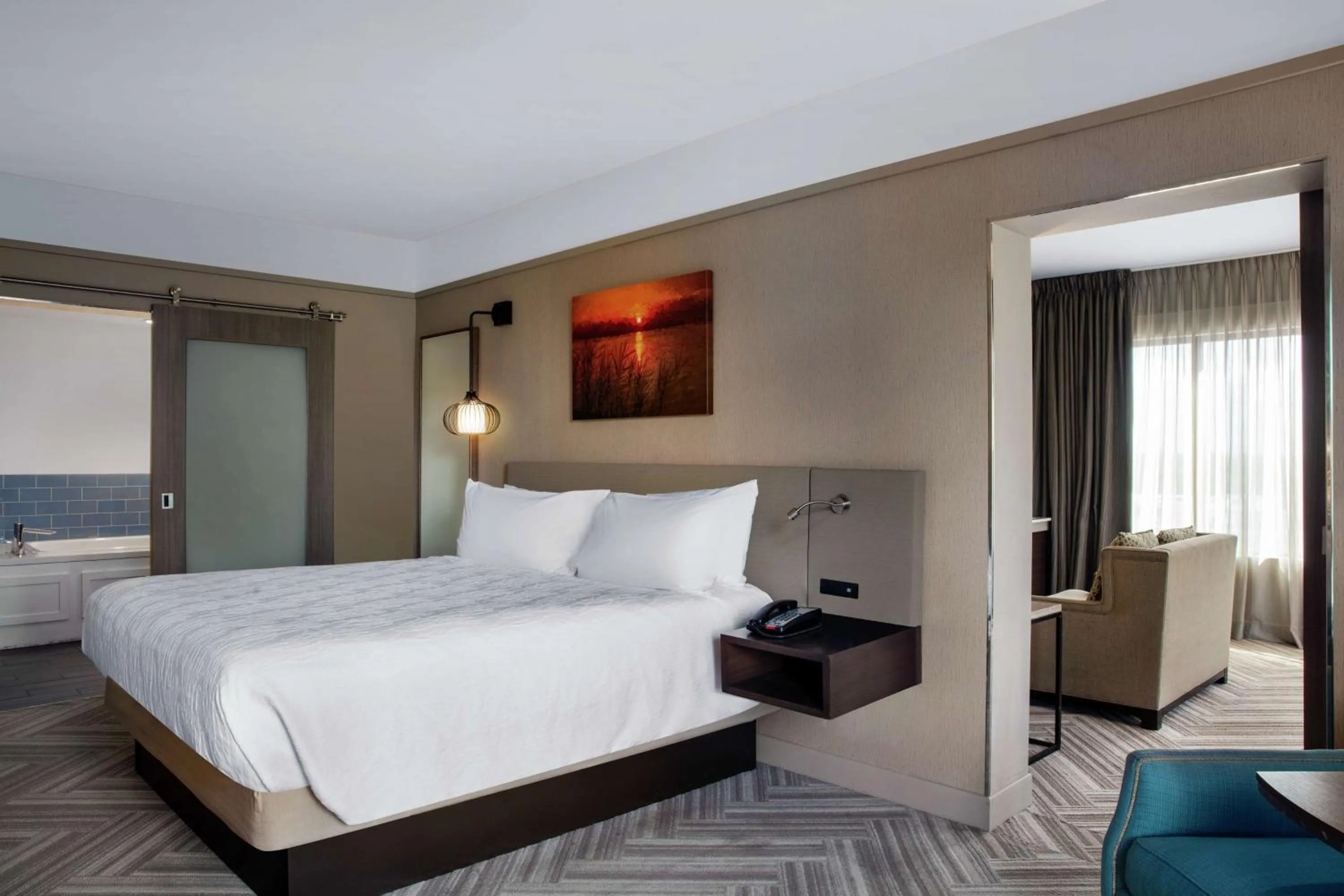 Bed in Hilton Garden Inn Mobile Downtown