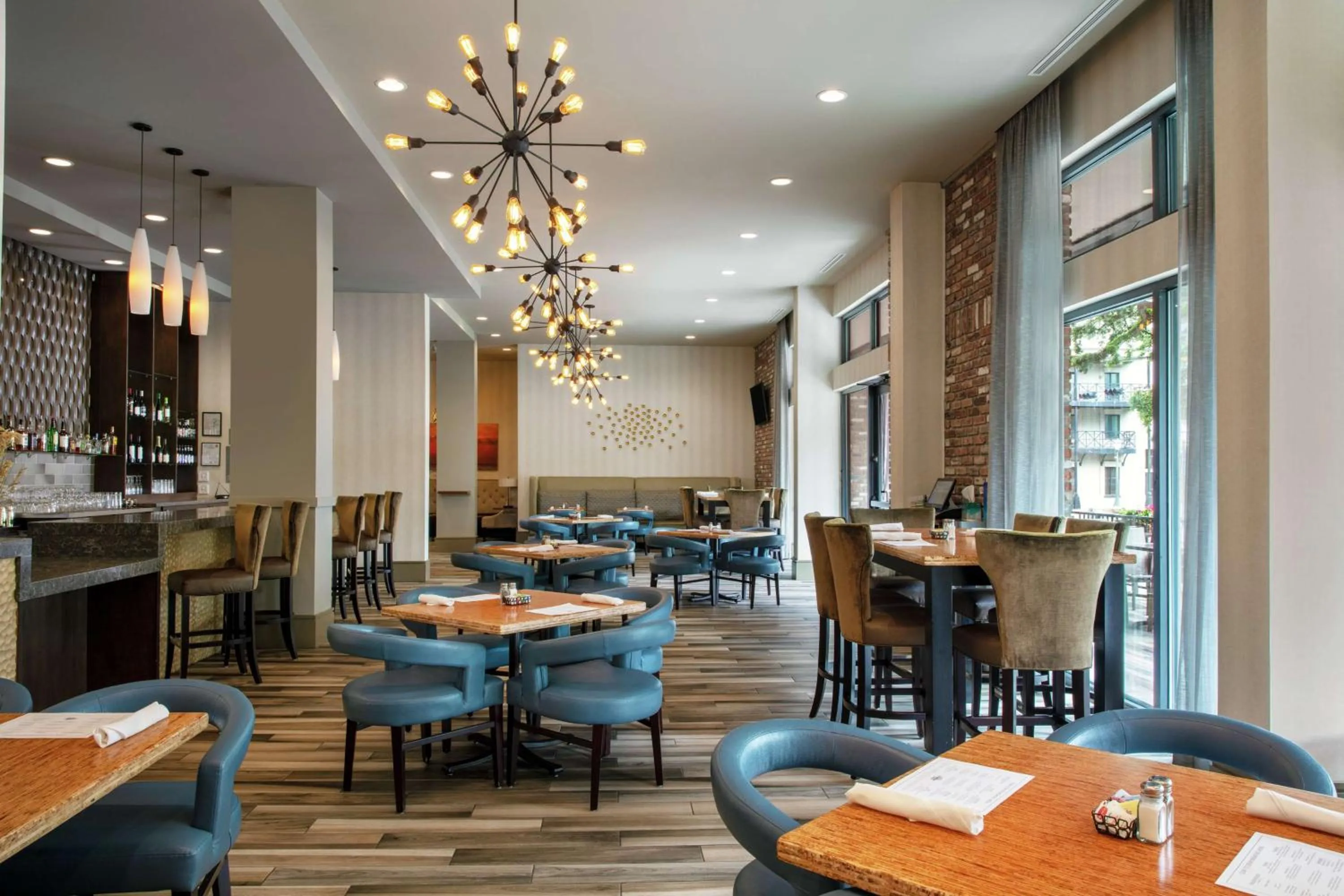 Restaurant/places to eat in Hilton Garden Inn Mobile Downtown