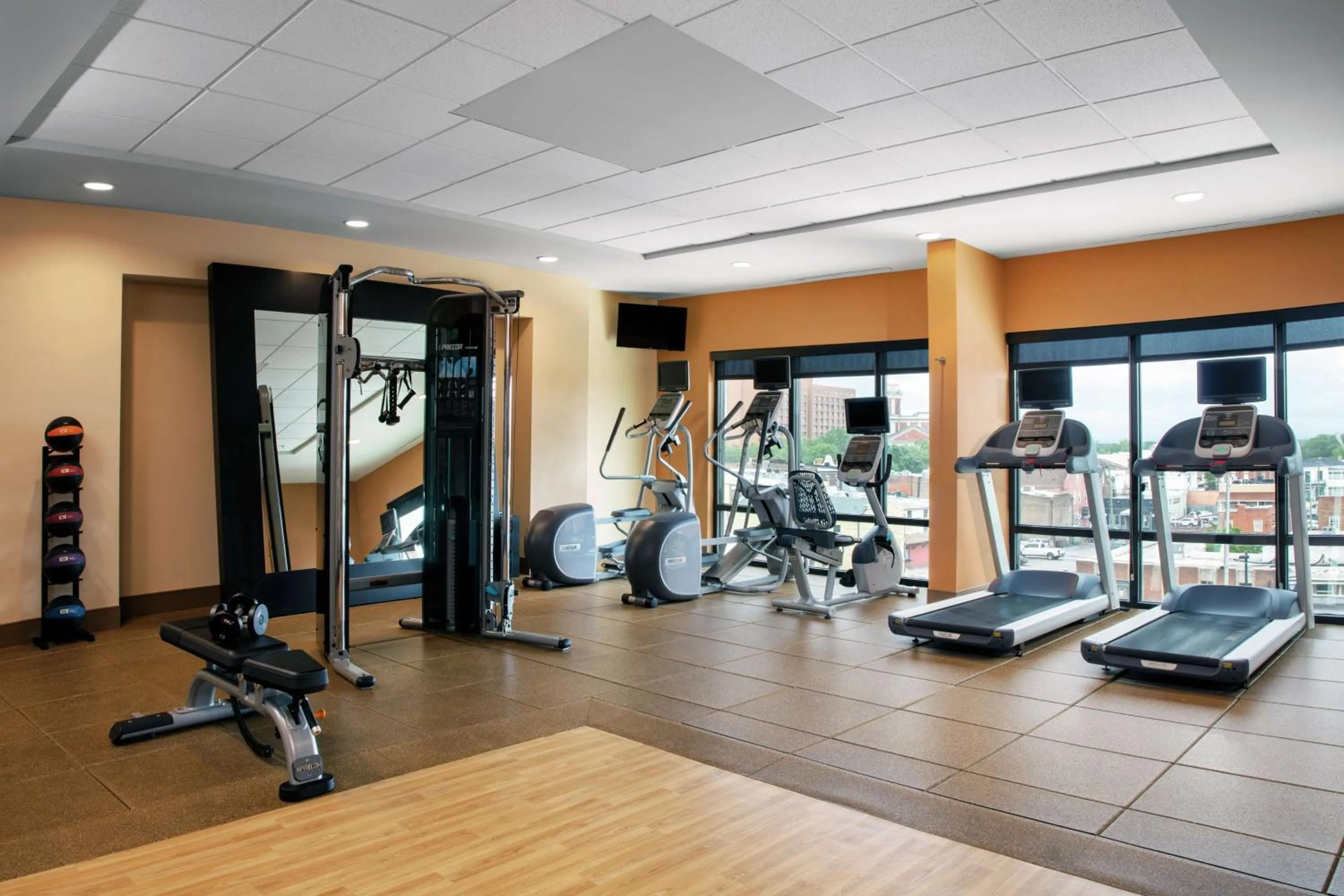 Fitness centre/facilities in Hilton Garden Inn Mobile Downtown