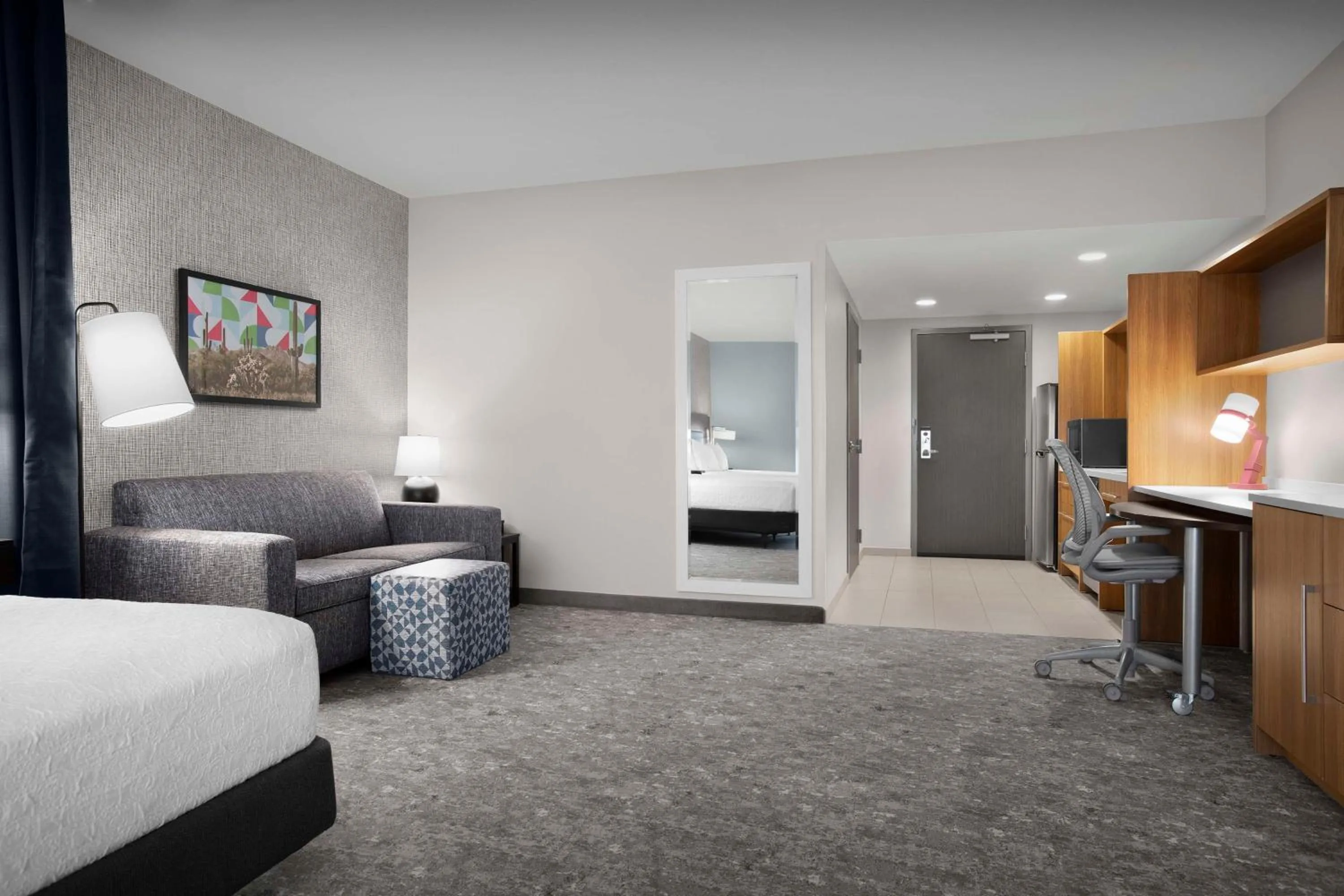 Living room, Bed in Home2 Suites by Hilton Phoenix Chandler