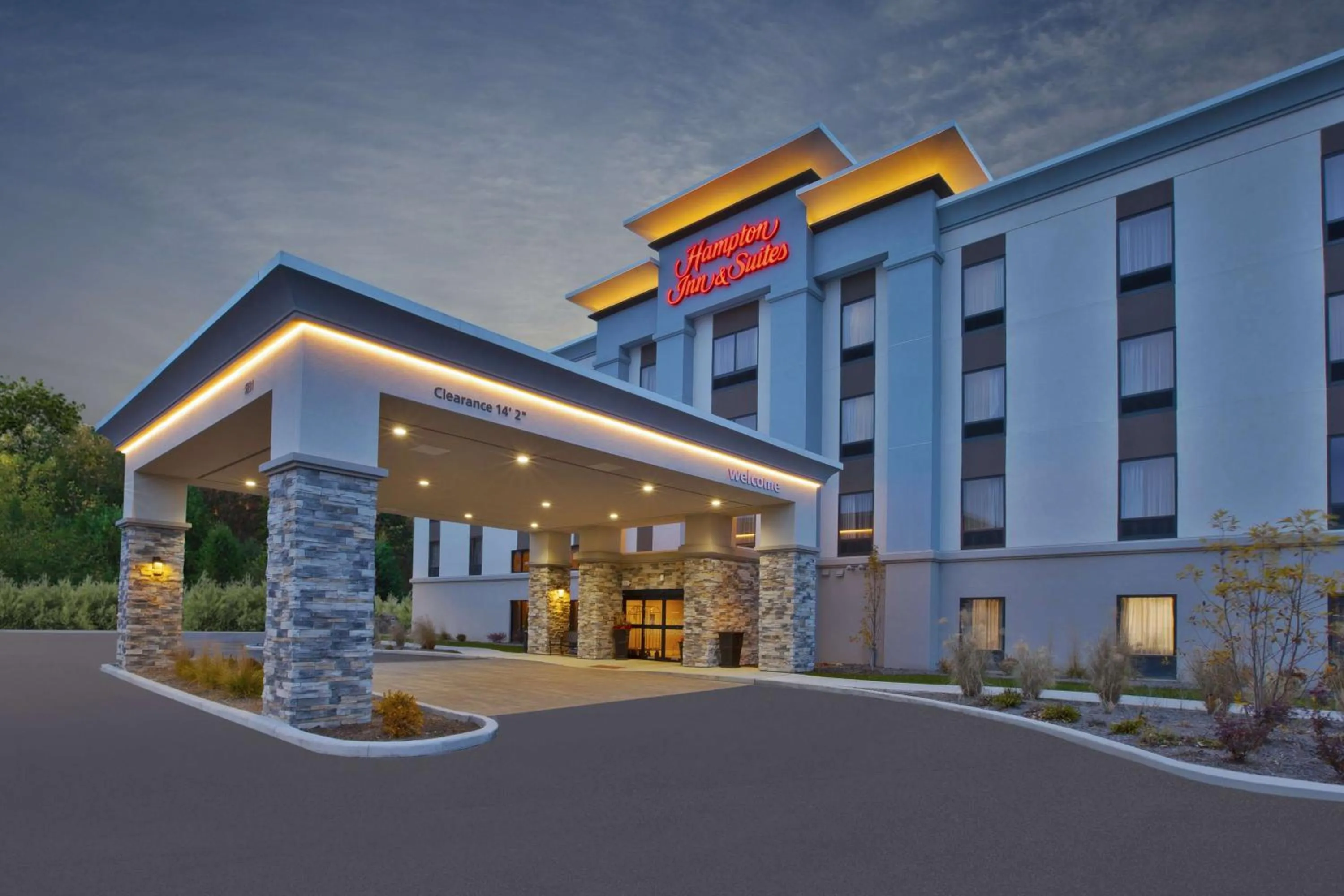 Property building in Hampton Inn & Suites Alliance