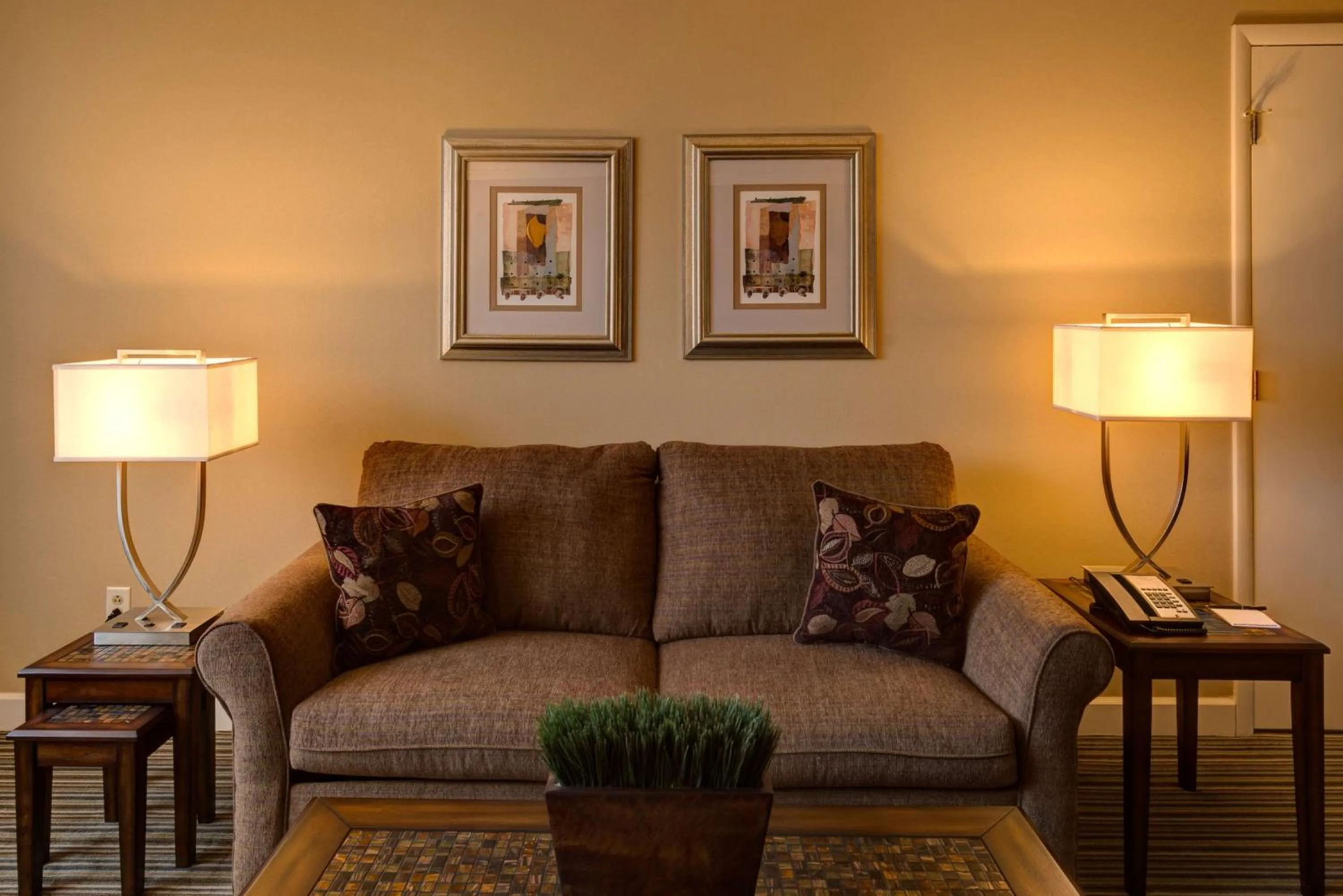 Junior King Suite with Sofa Bed in DoubleTree by Hilton Akron Fairlawn