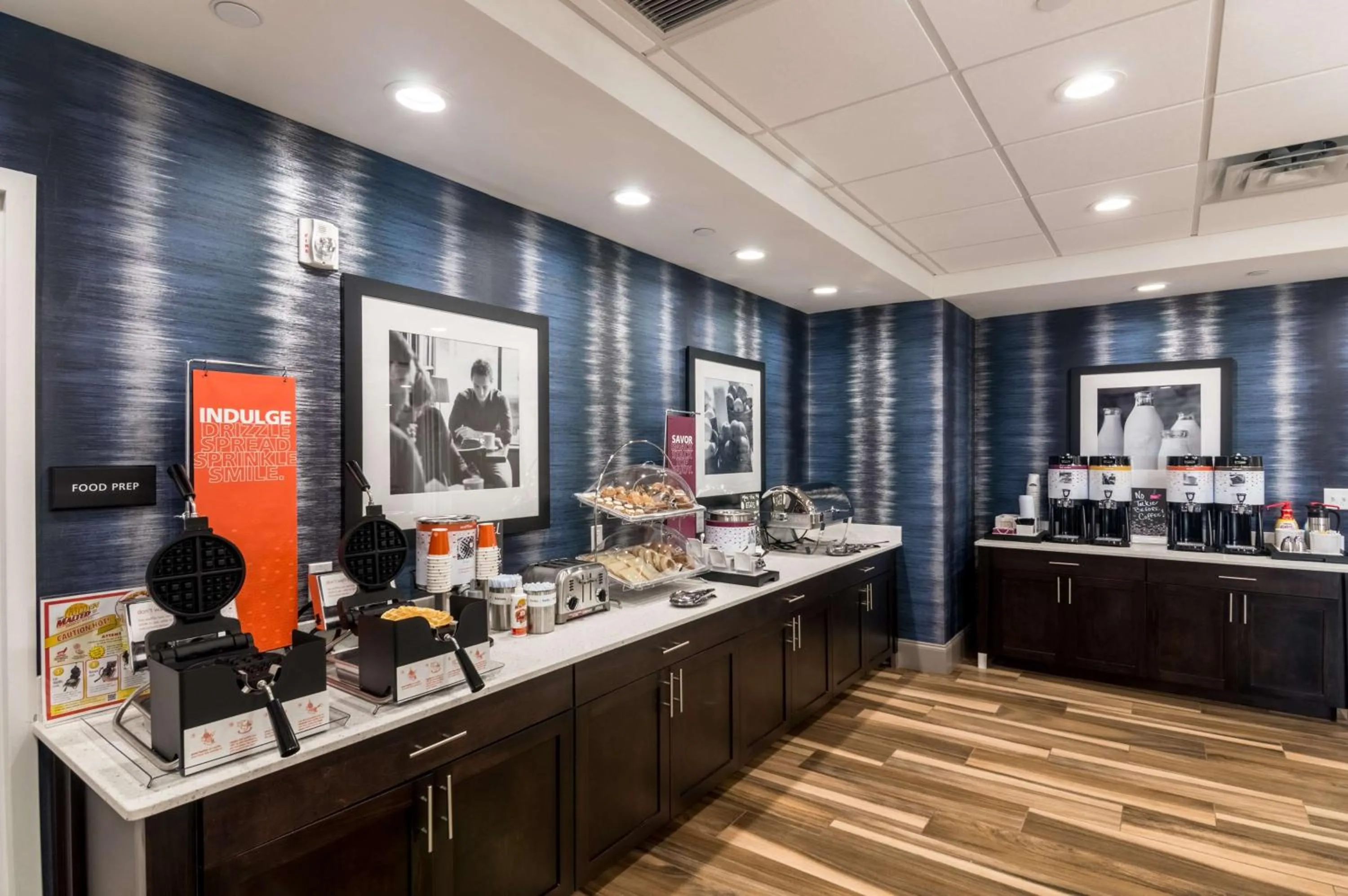 Dining area in Hampton Inn Oklahoma City Northeast OK