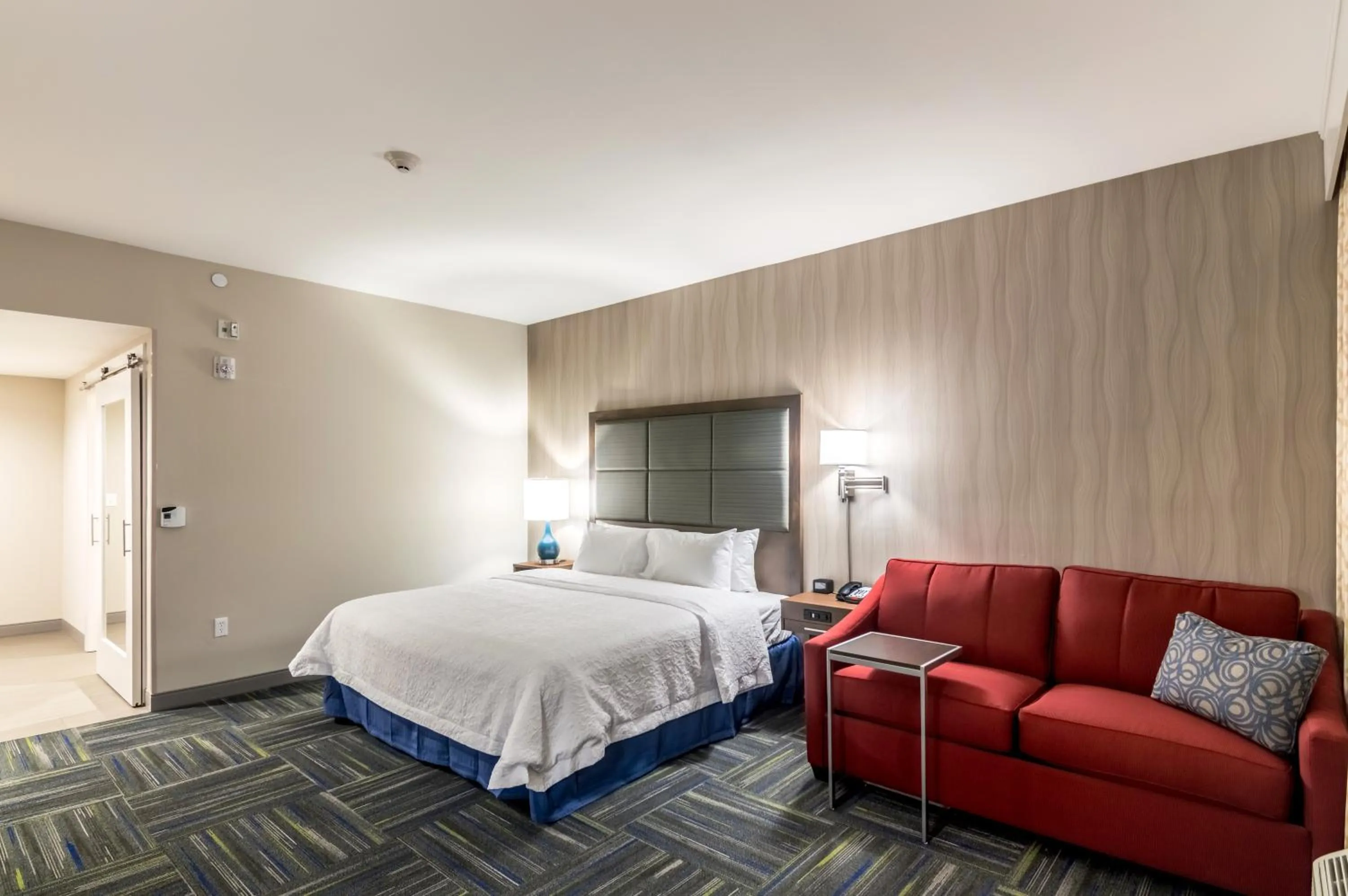 Bedroom, Bed in Hampton Inn Oklahoma City Northeast OK