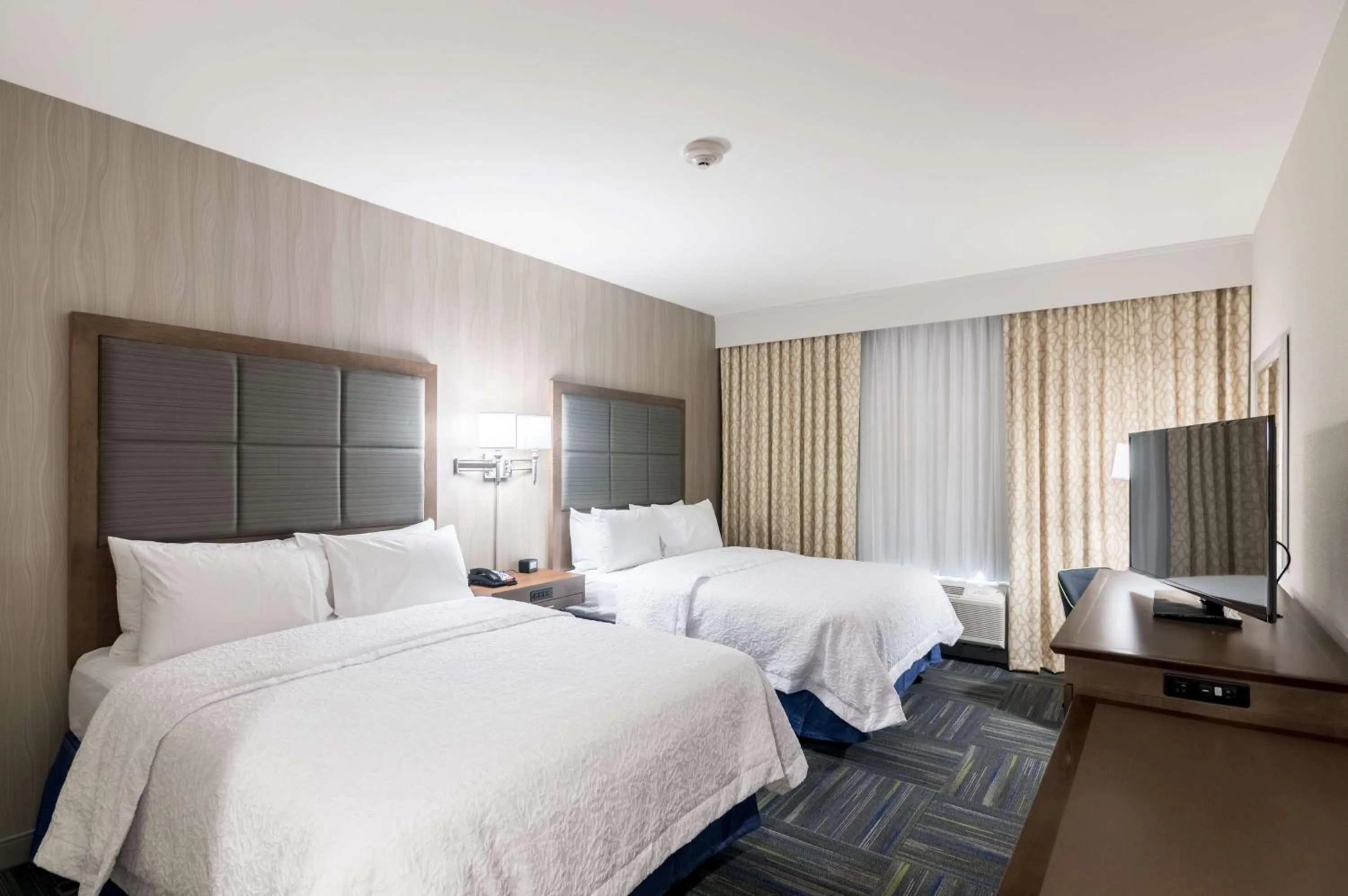 Bed in Hampton Inn Oklahoma City Northeast OK