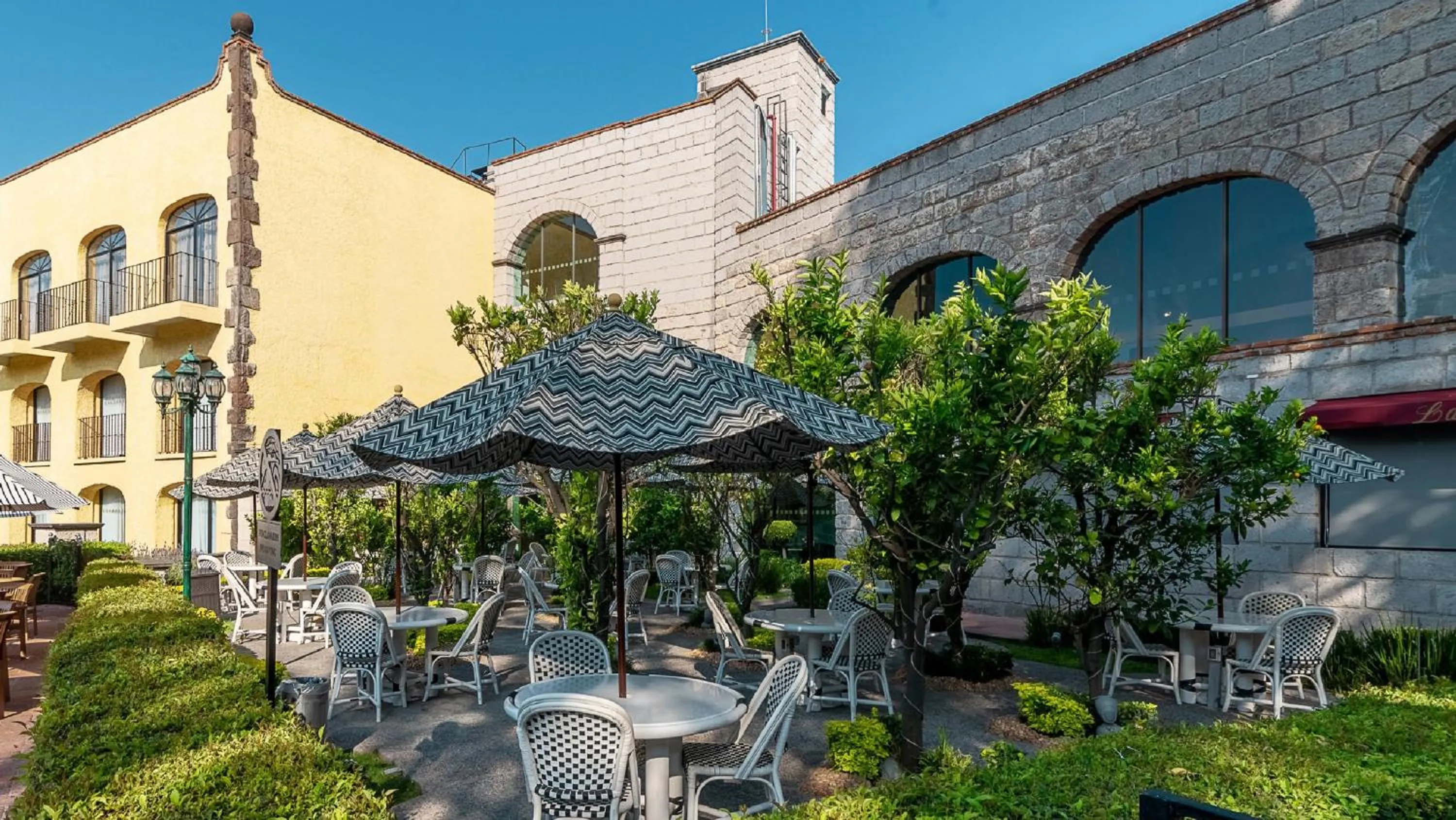 Restaurant/places to eat in Holiday Inn Queretaro Centro Historico by IHG