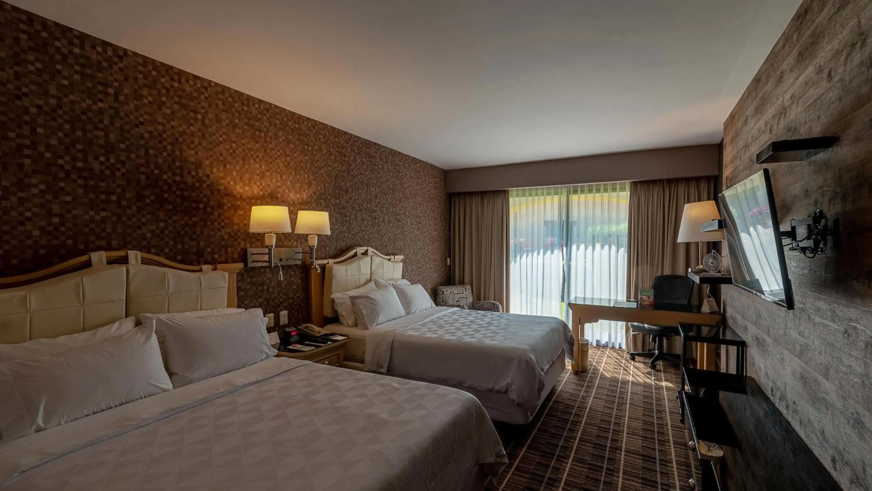 Photo of the whole room, Bed in Holiday Inn Queretaro Centro Historico by IHG