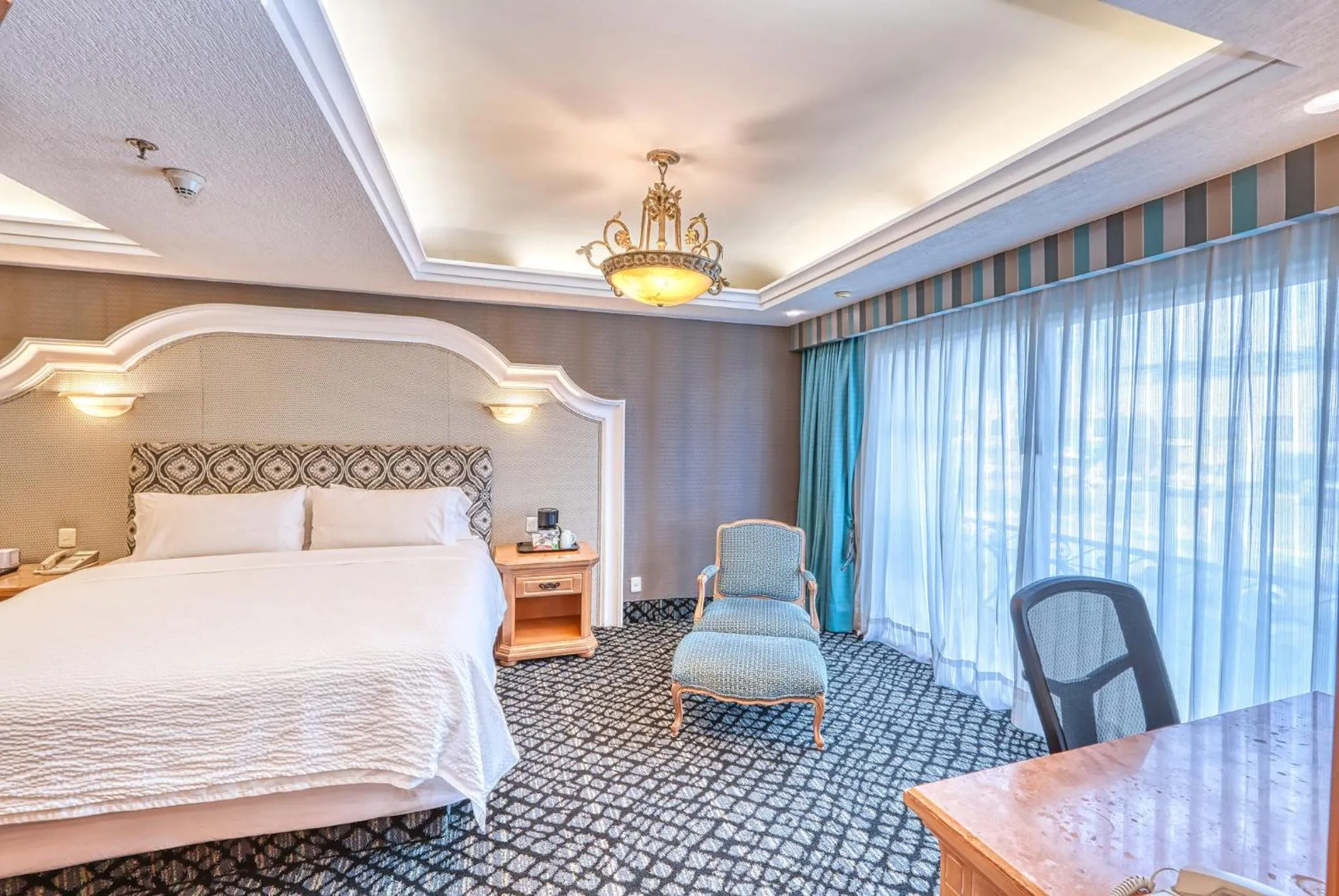 Photo of the whole room, Bed in Holiday Inn Queretaro Centro Historico by IHG