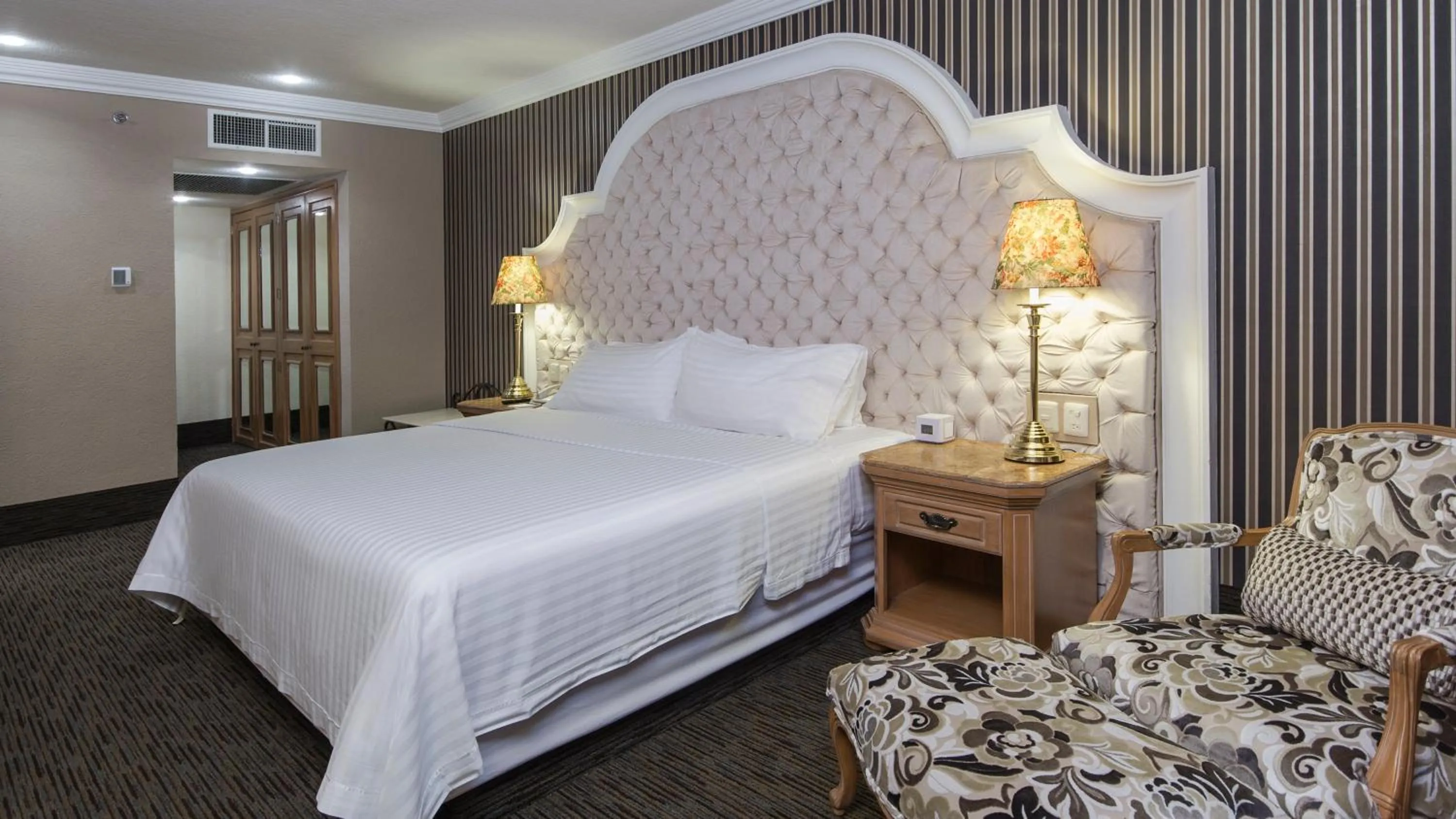 Photo of the whole room, Bed in Holiday Inn Queretaro Centro Historico by IHG