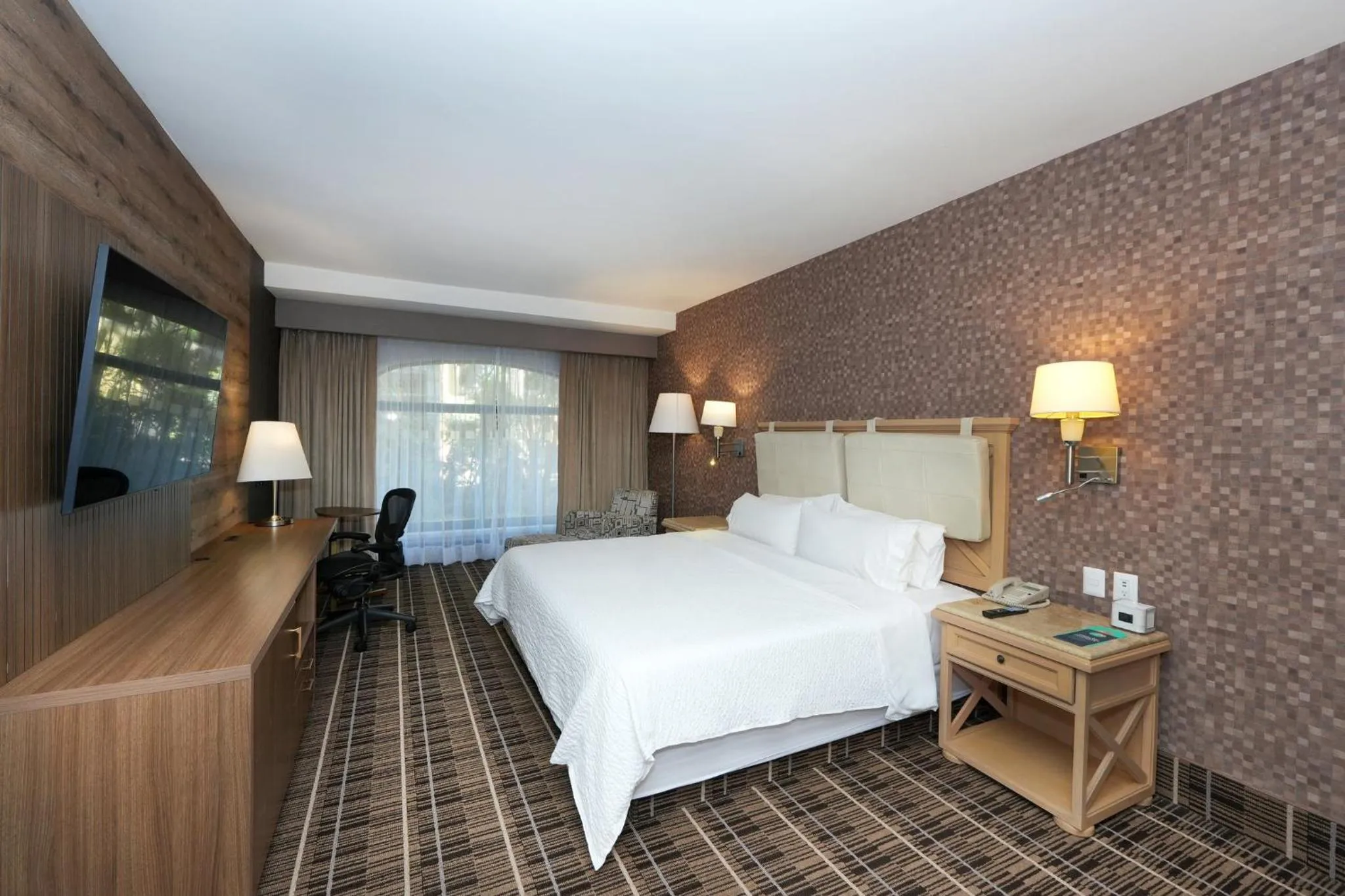 Photo of the whole room, Bed in Holiday Inn Queretaro Centro Historico by IHG