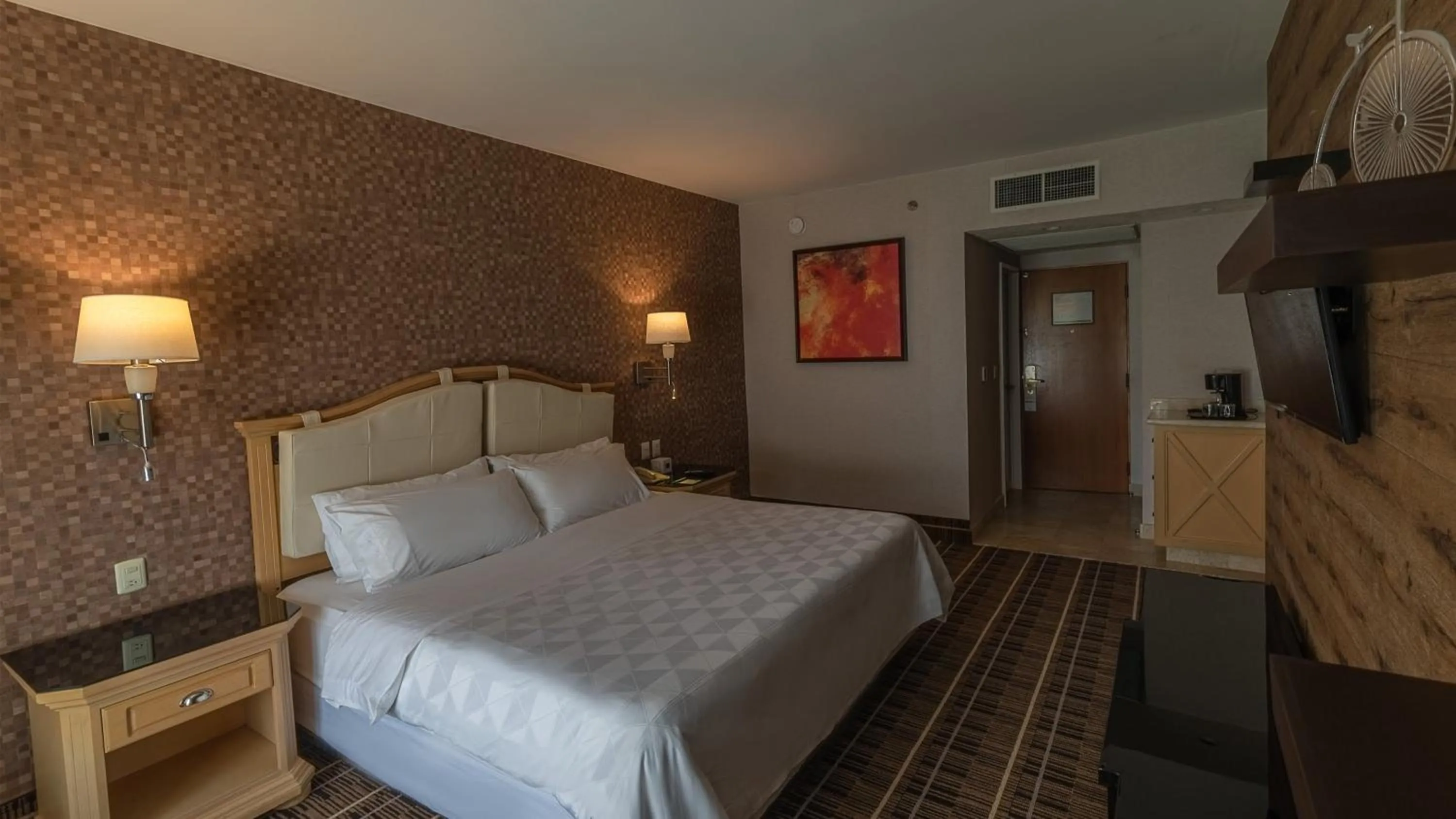 Photo of the whole room, Bed in Holiday Inn Queretaro Centro Historico by IHG