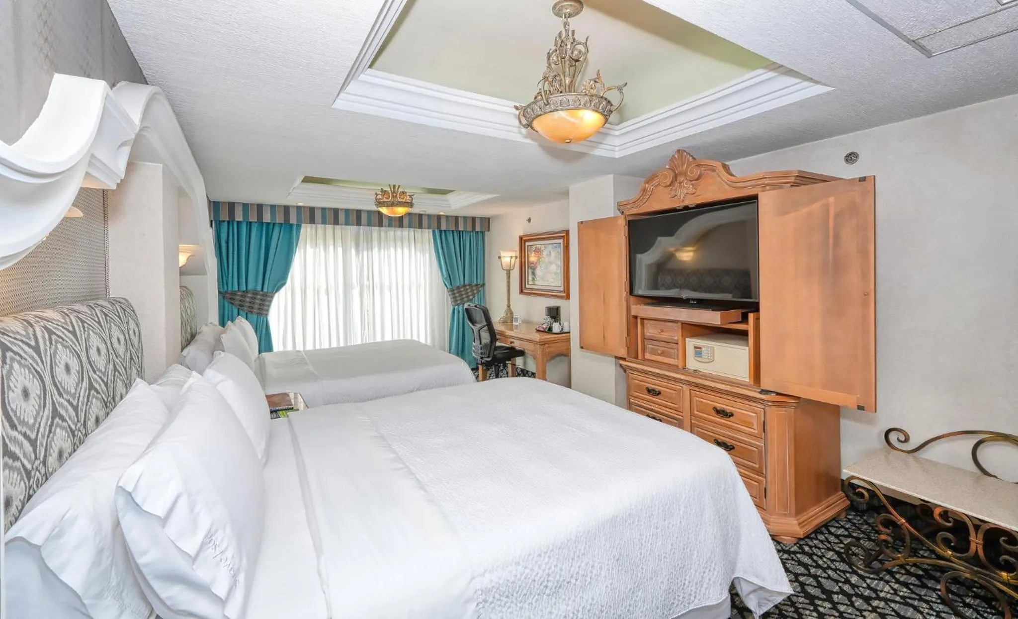 Photo of the whole room, Bed in Holiday Inn Queretaro Centro Historico by IHG