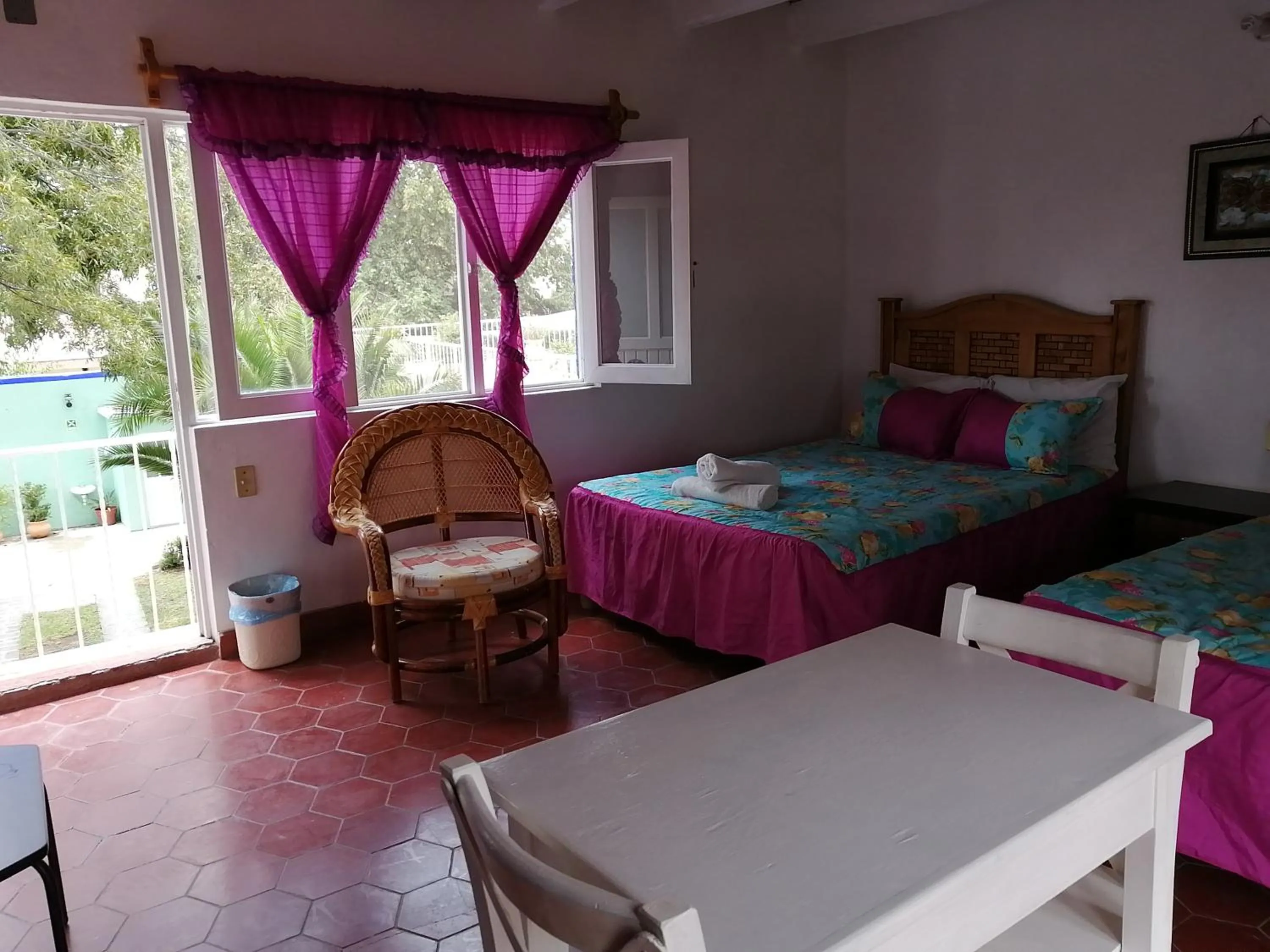 Hotel Elohim by Rotamundos