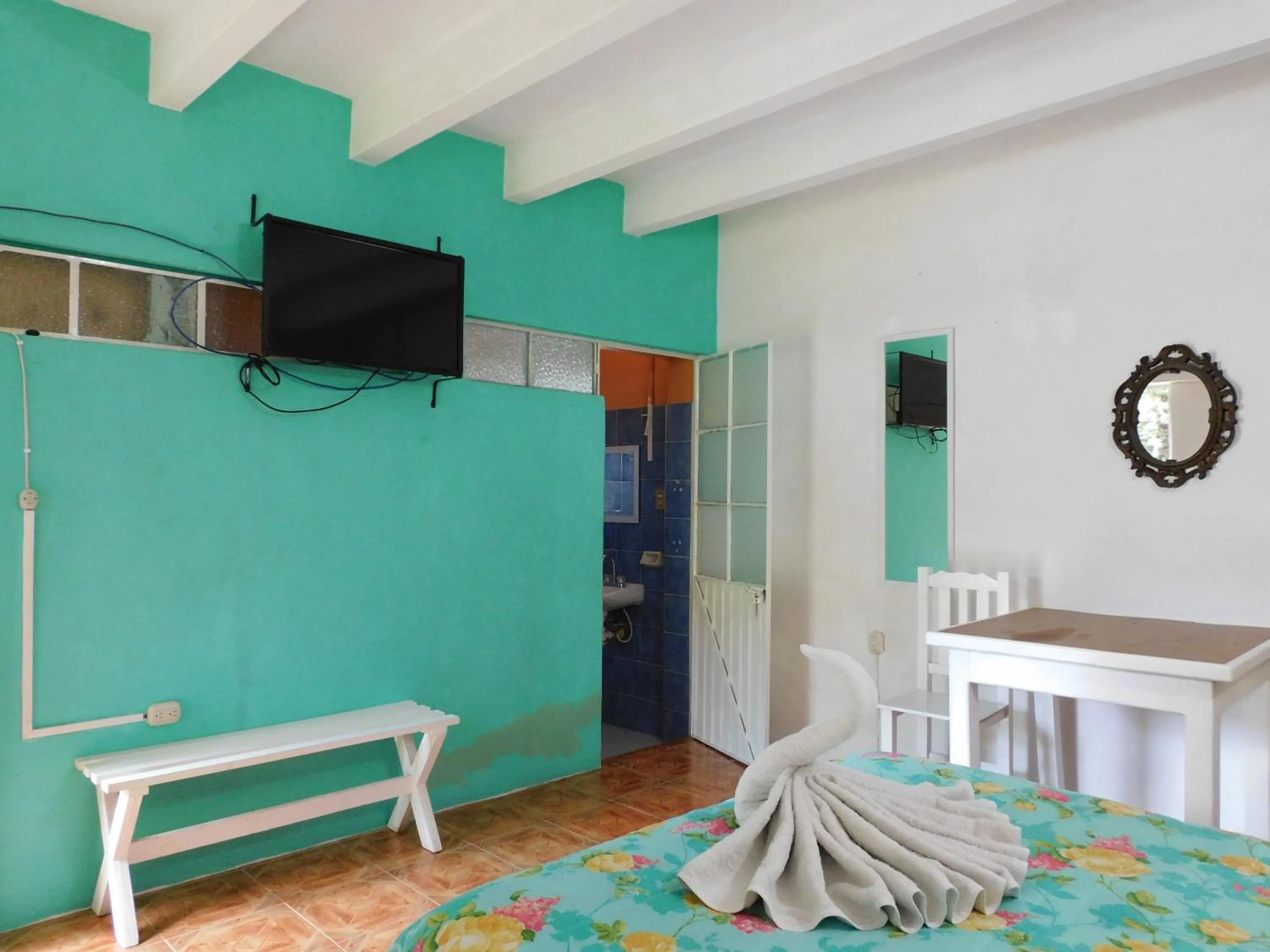 TV/Entertainment Center in Hotel Elohim by Rotamundos