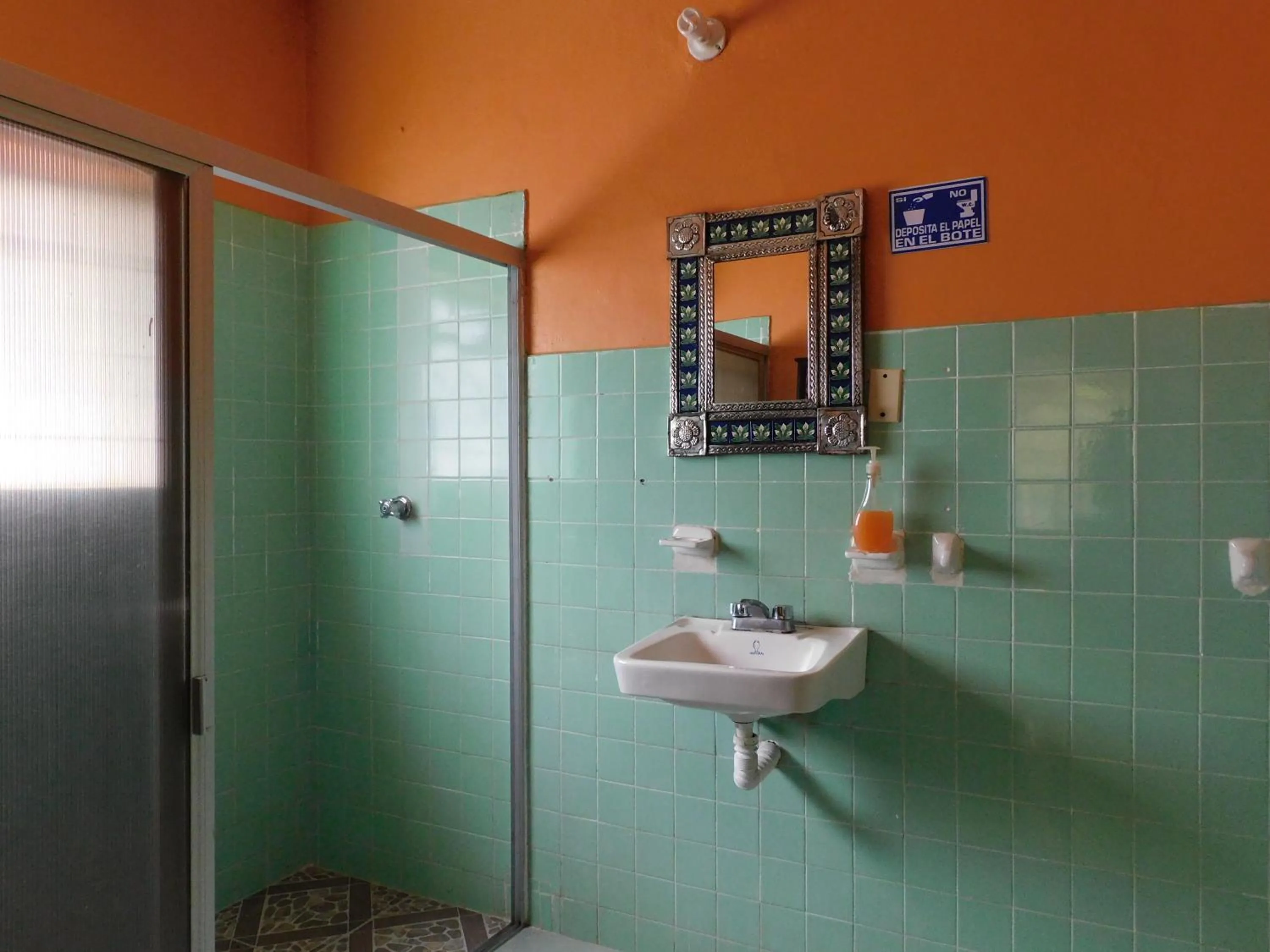 Bathroom in Hotel Elohim by Rotamundos