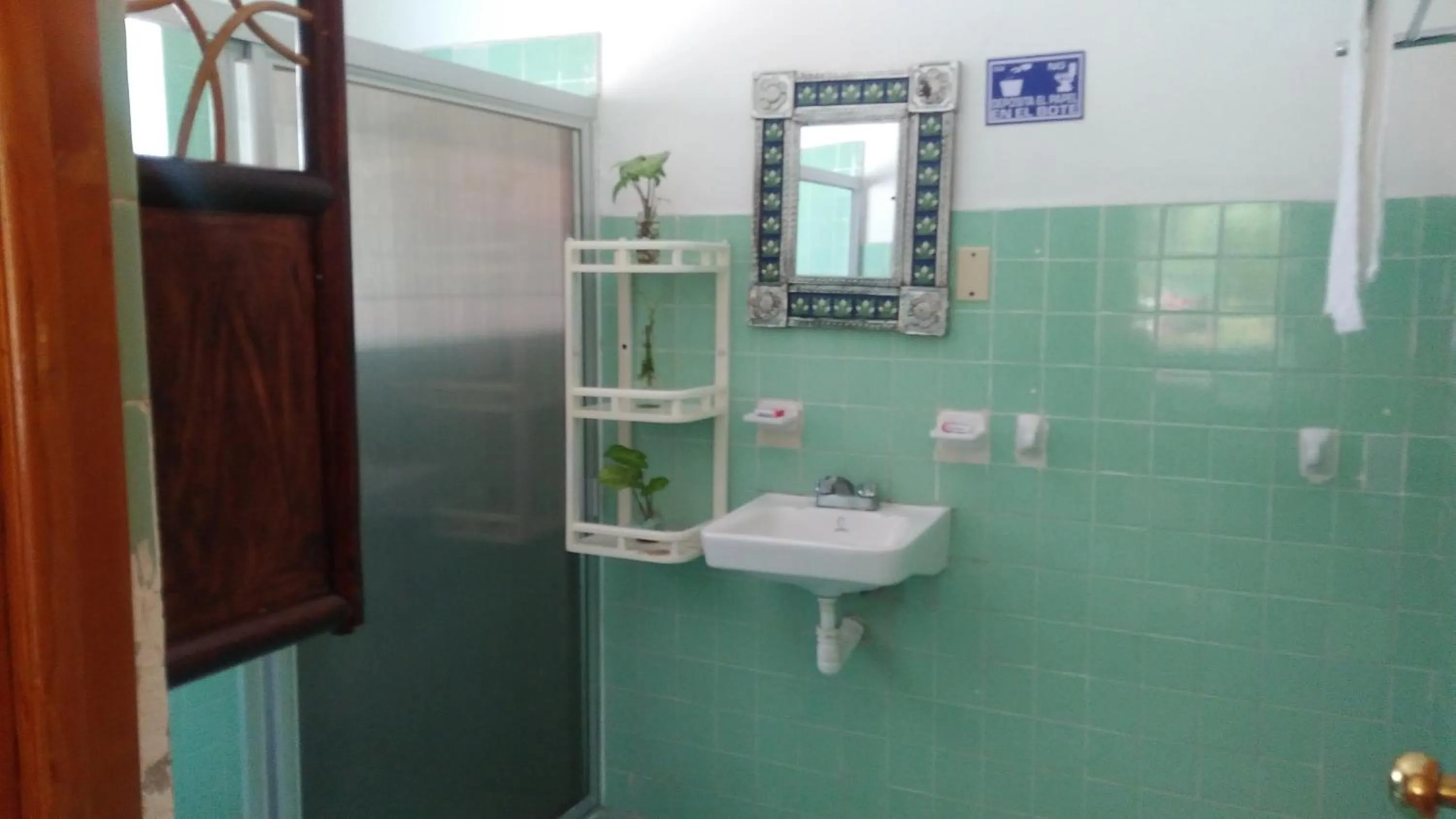 Bathroom in Hotel Elohim by Rotamundos