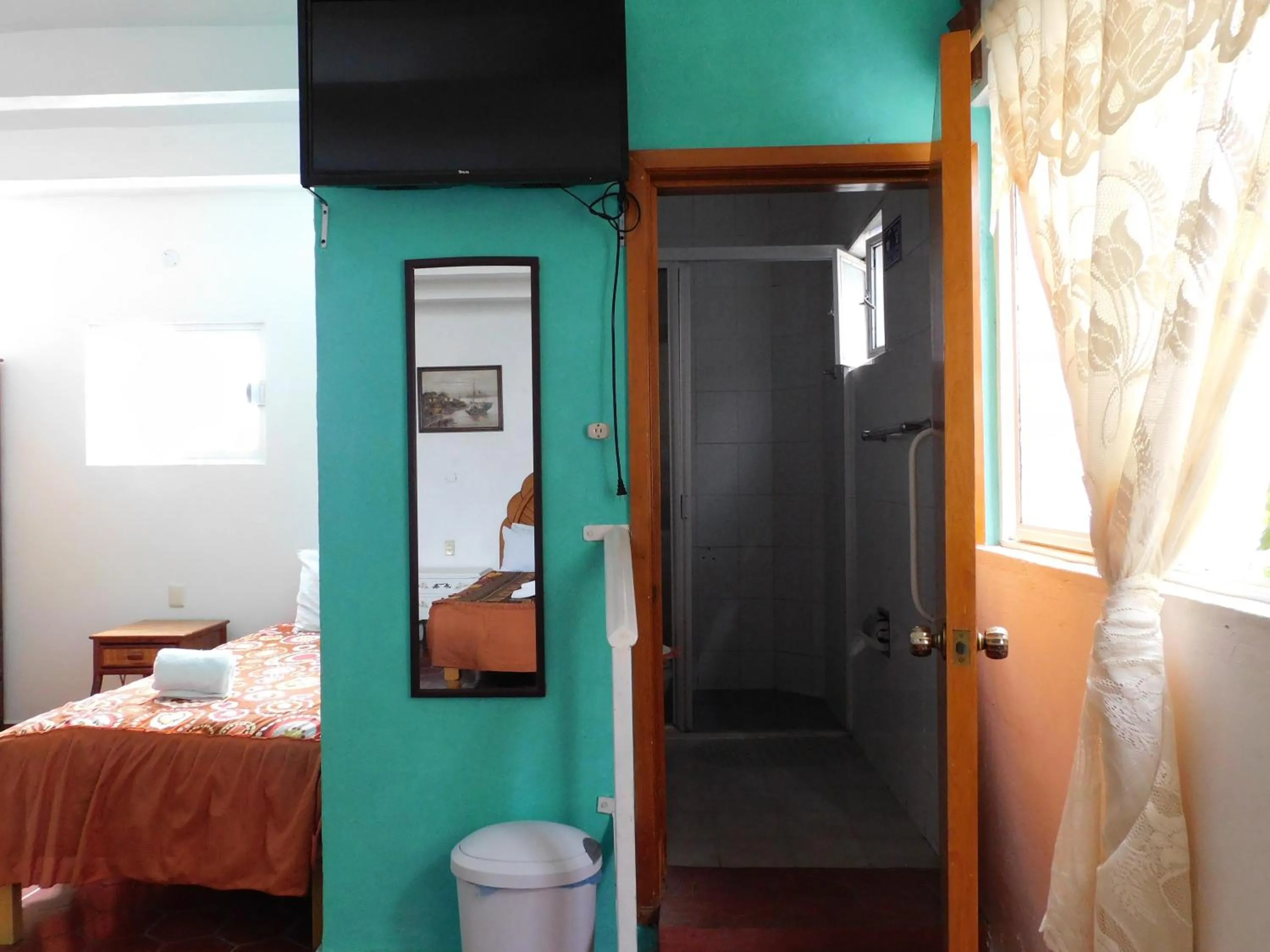 Bathroom in Hotel Elohim by Rotamundos