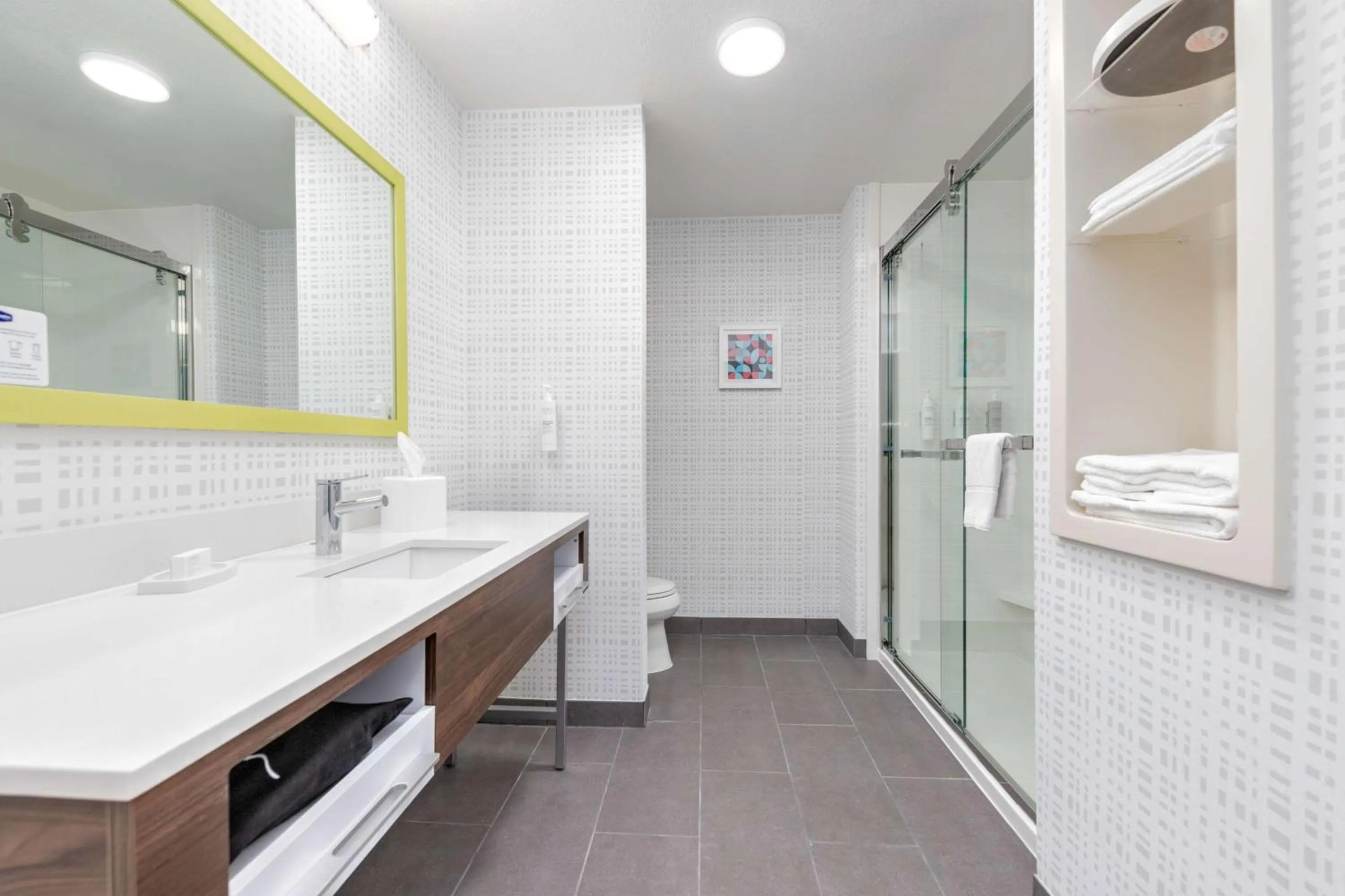 Photo of the whole room in Hampton Inn and Suites Lake Jackson-Clute