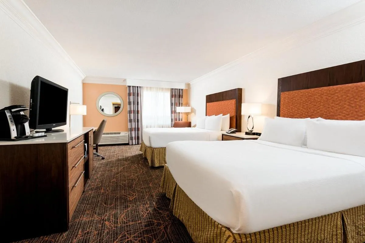 Bed in Holiday Inn Fort Lauderdale Airport by IHG