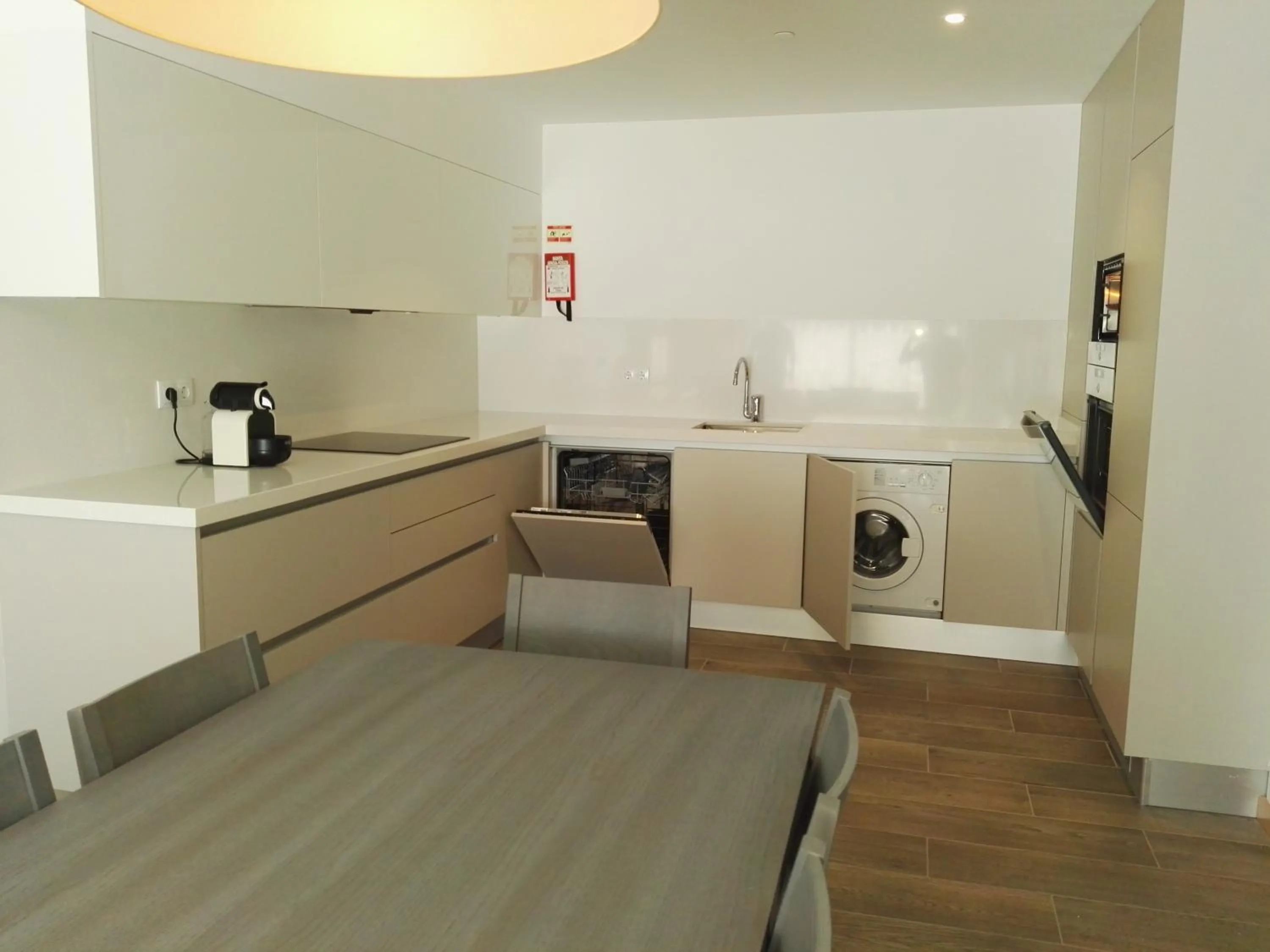 Kitchen or kitchenette in Apartamentos Turisticos da Nazare