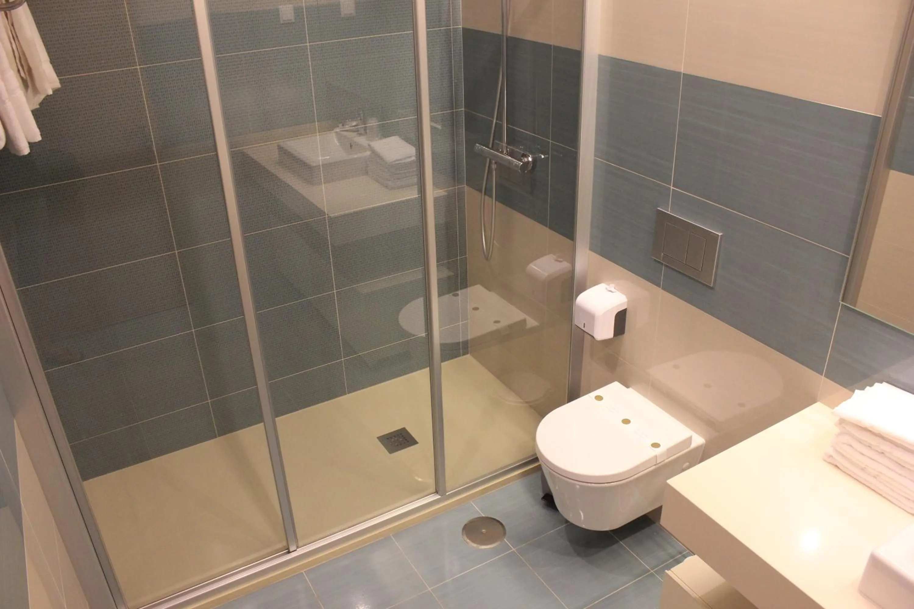 Bathroom in Apartamentos Turisticos da Nazare