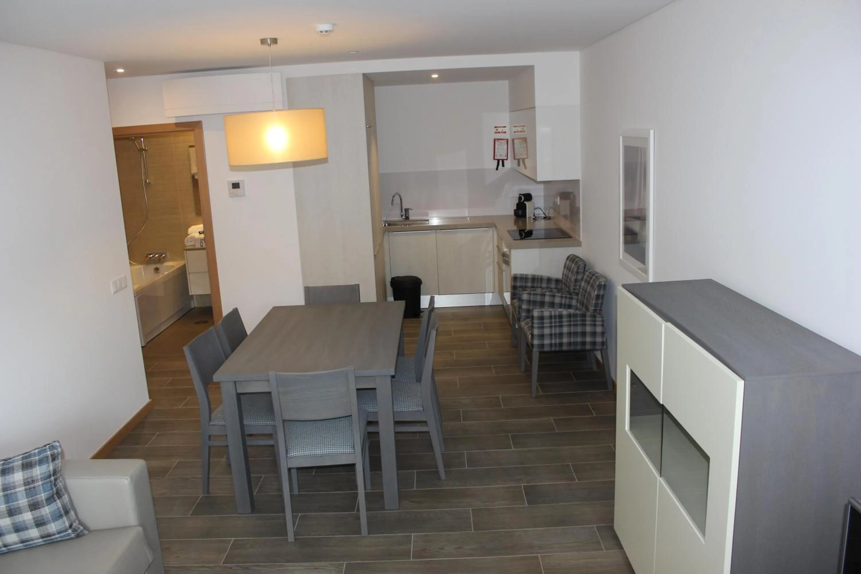 Kitchen or kitchenette in Apartamentos Turisticos da Nazare