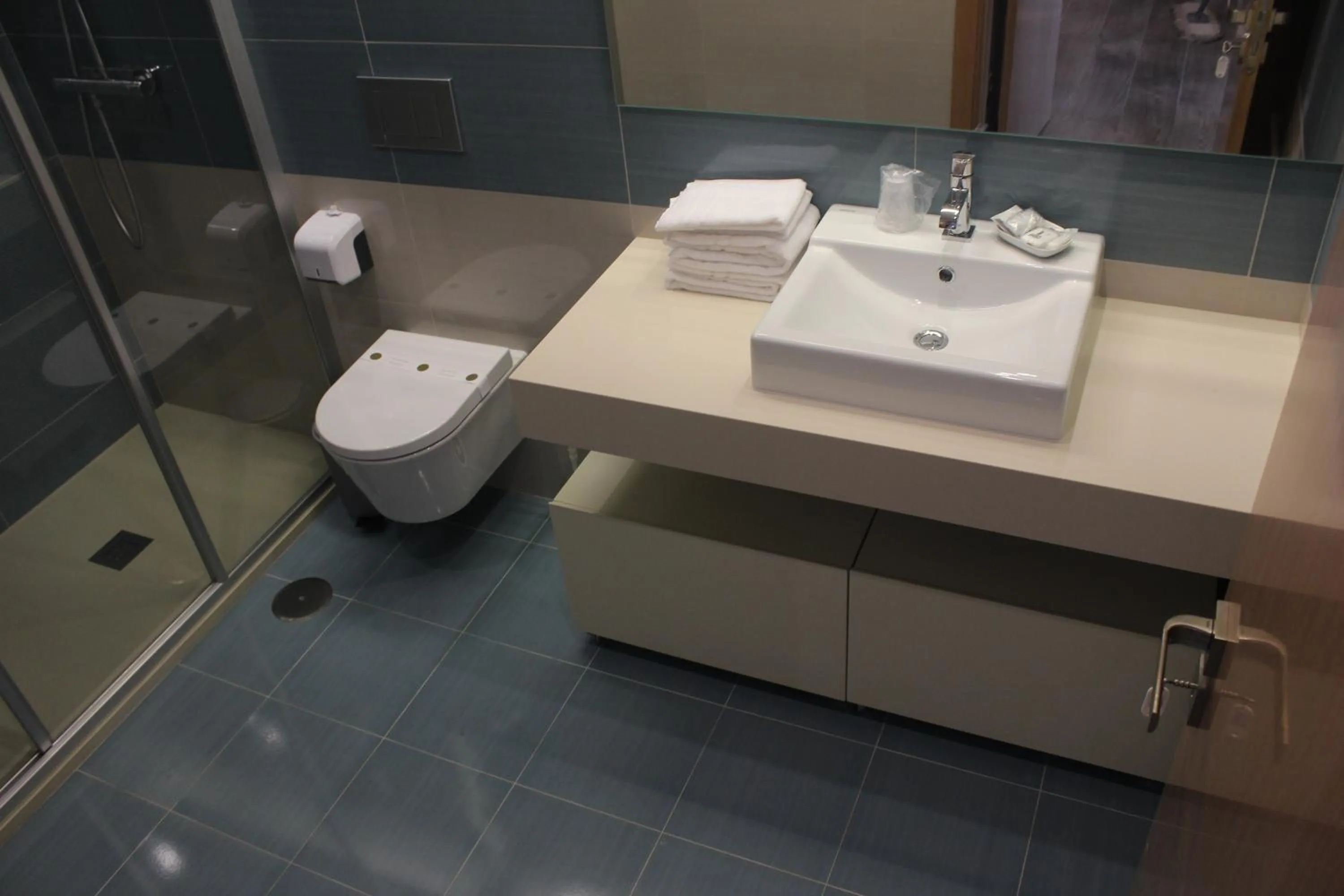 Bathroom in Apartamentos Turisticos da Nazare