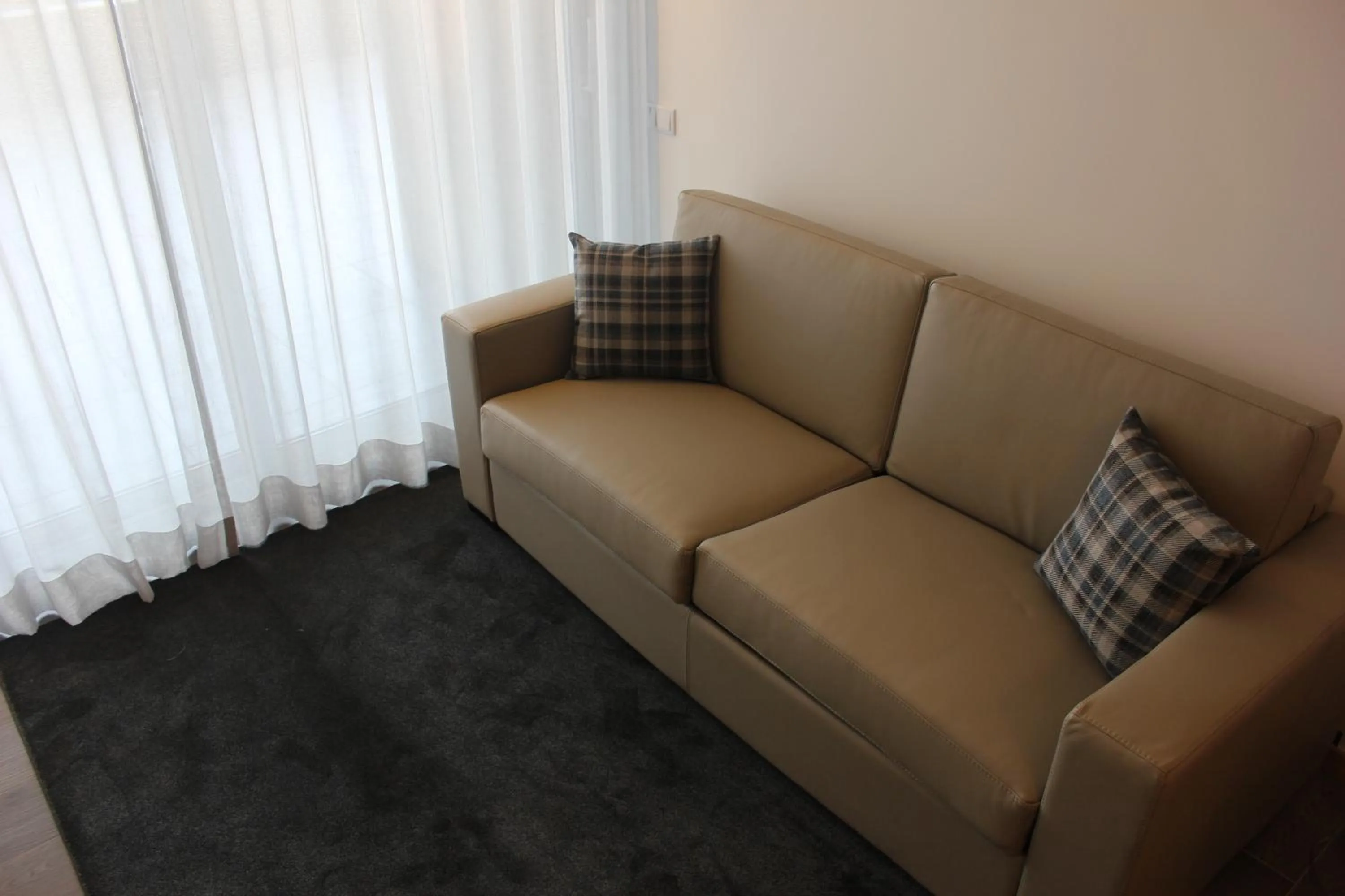 Communal lounge/ TV room in Apartamentos Turisticos da Nazare