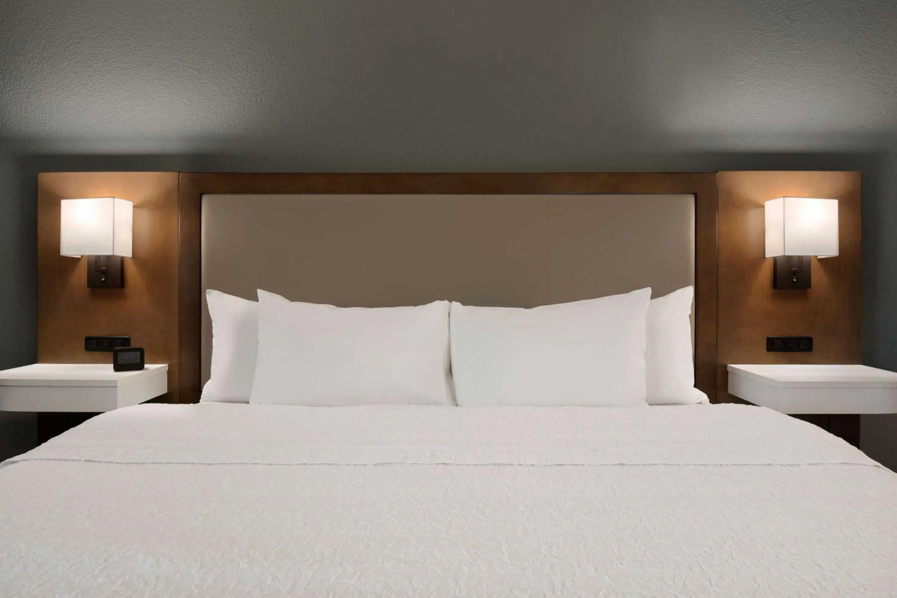 Bed in Hampton Inn Appleton-Fox River Mall Area