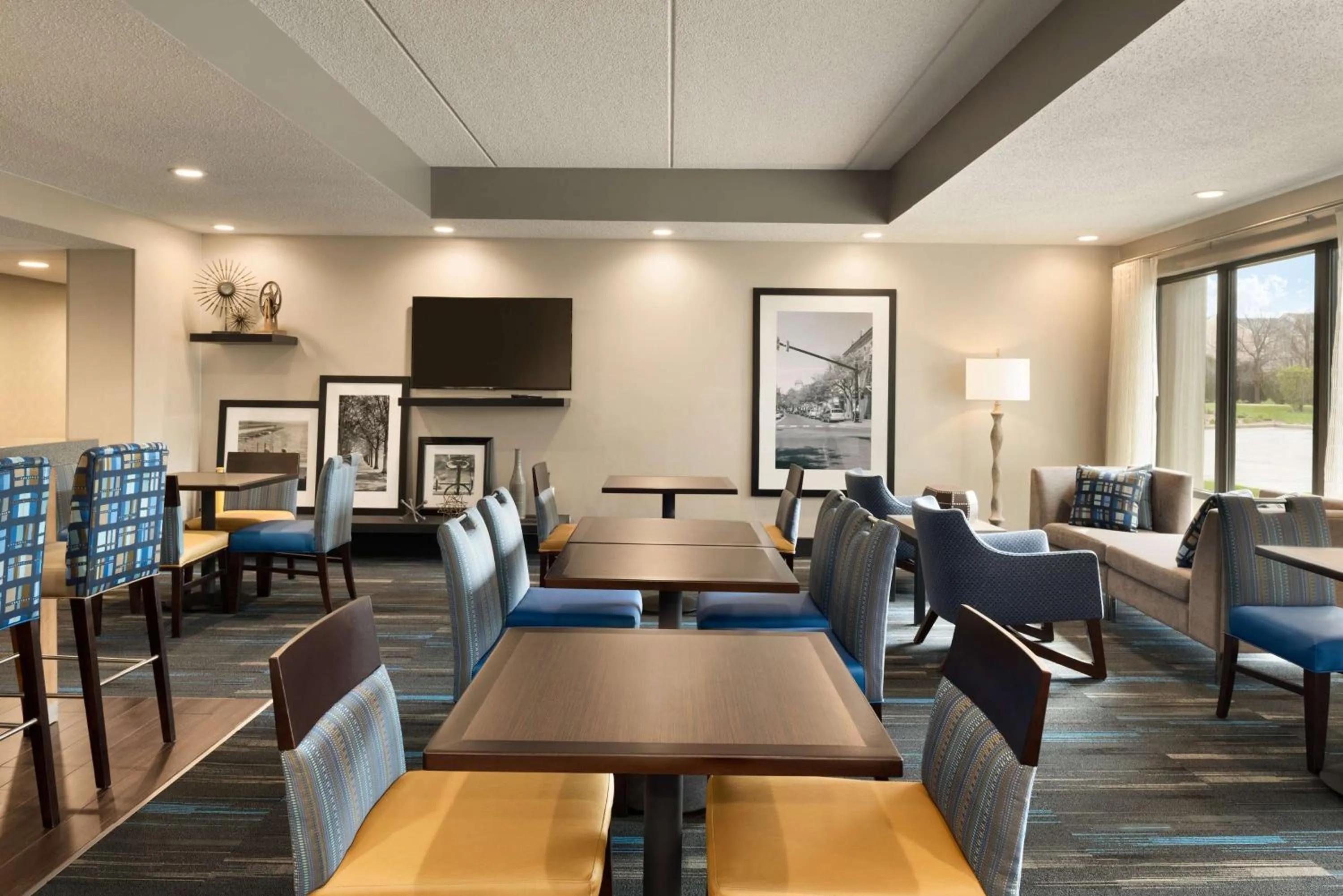 Lobby or reception in Hampton Inn Appleton-Fox River Mall Area
