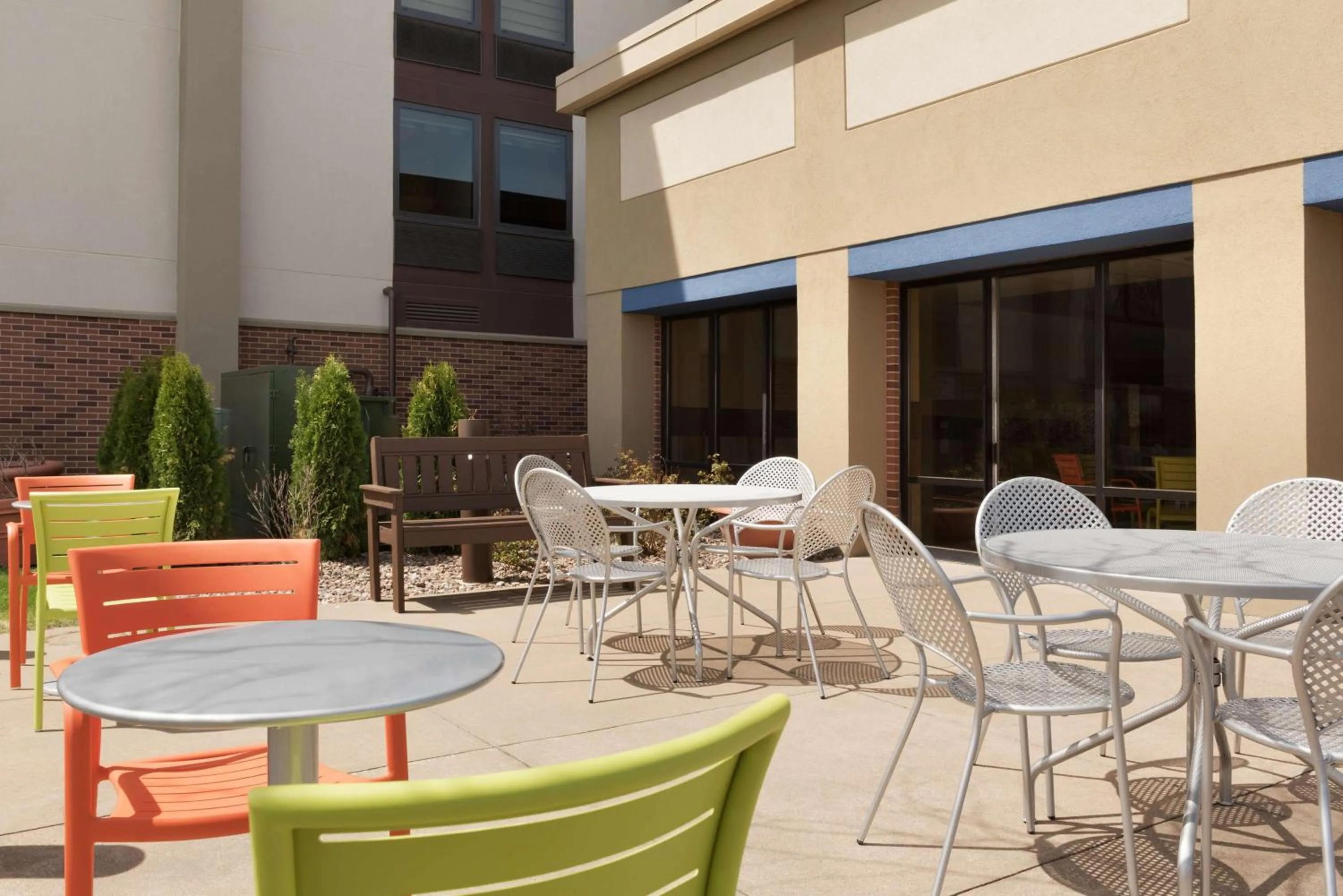 Patio in Hampton Inn Appleton-Fox River Mall Area