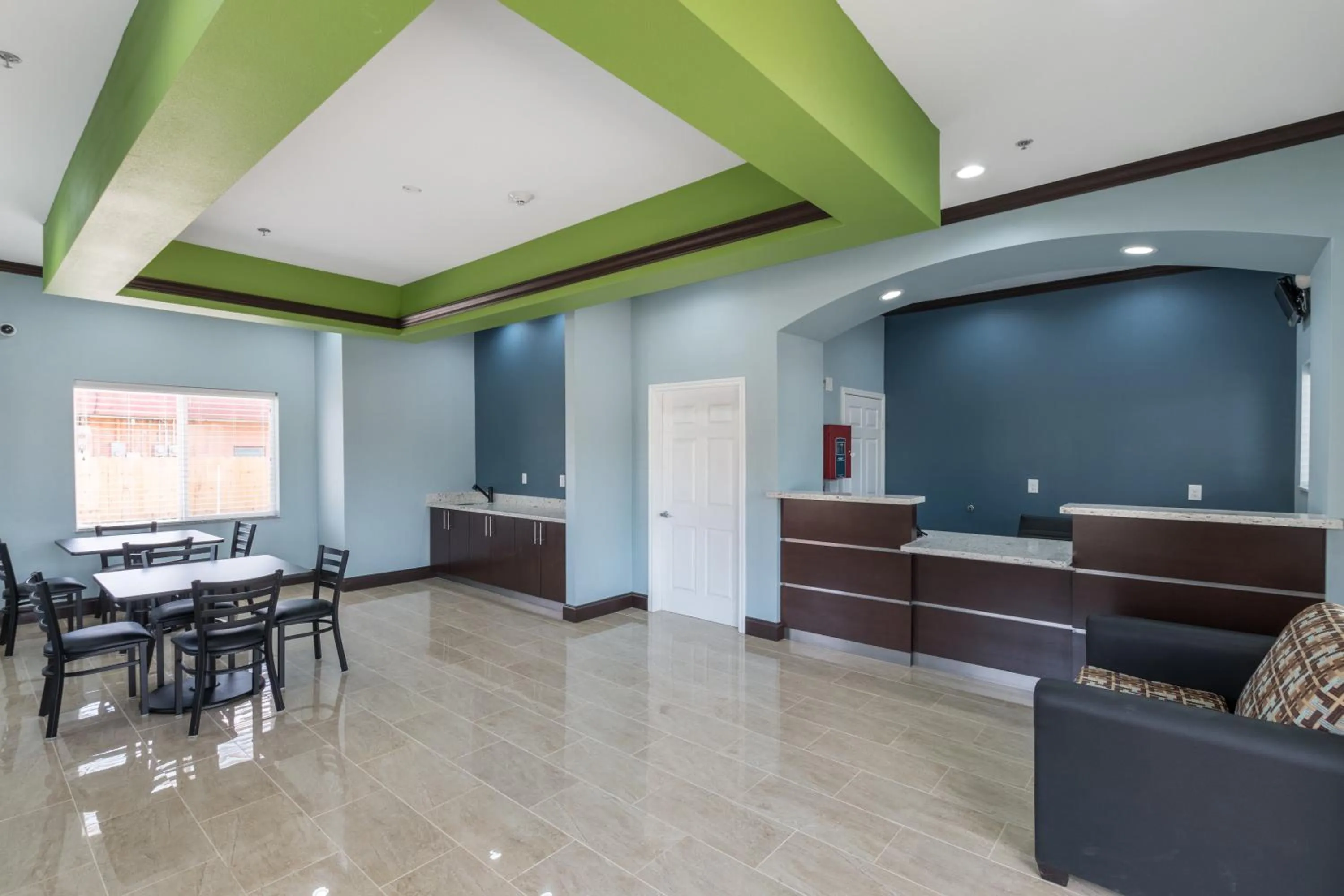 Property building in Scottish Inns & Suites