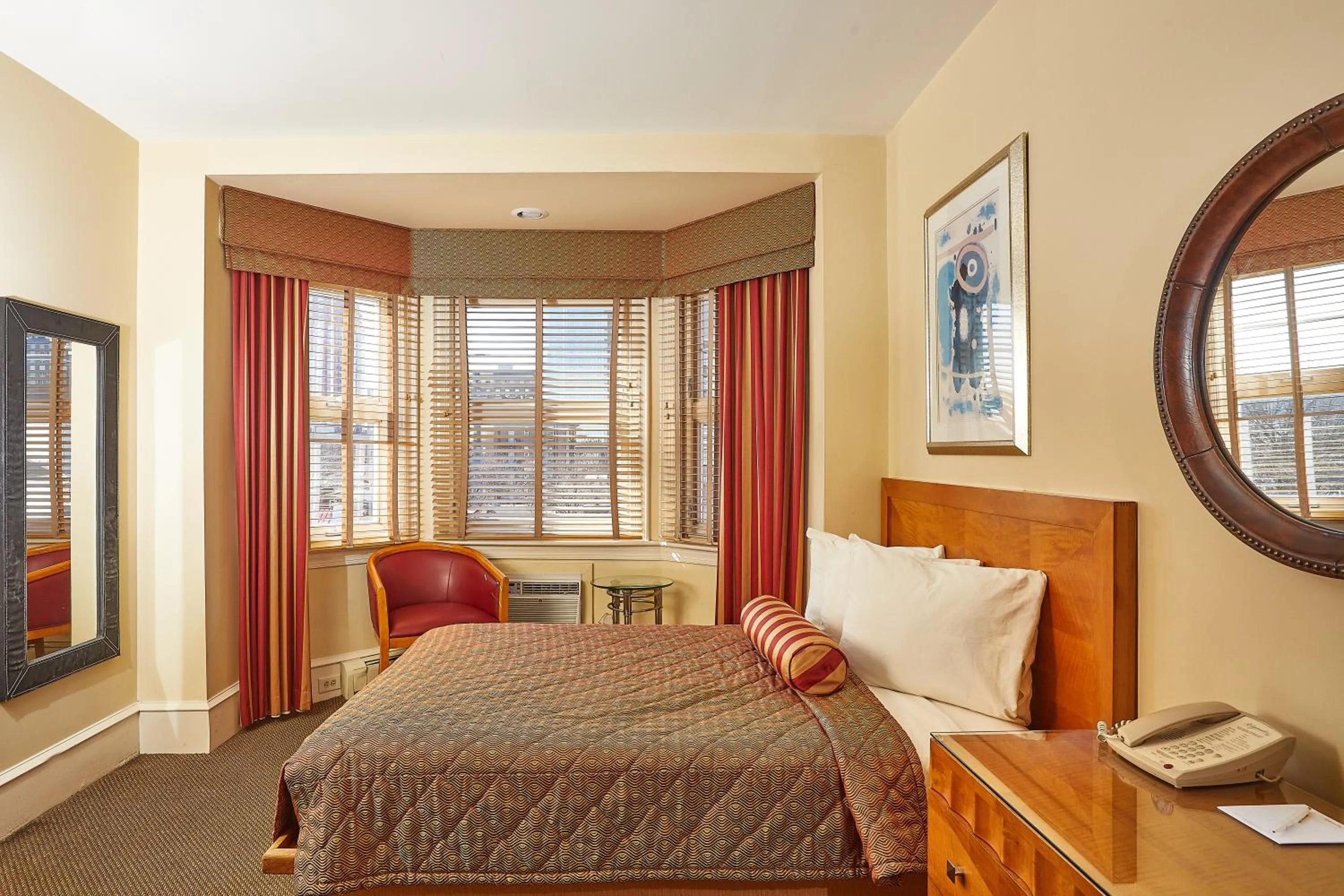 Bed in Alexander Inn