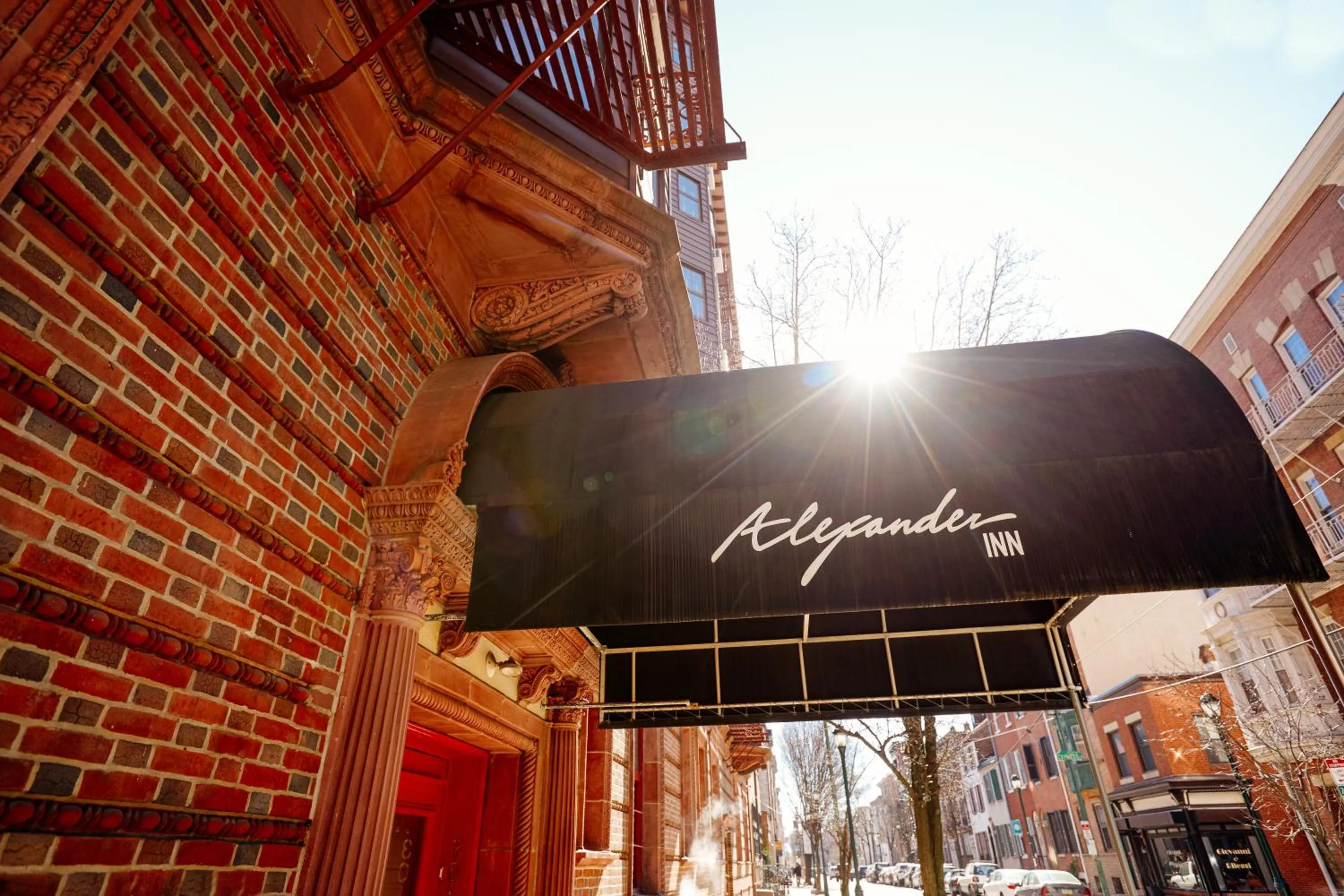 Facade/entrance in Alexander Inn