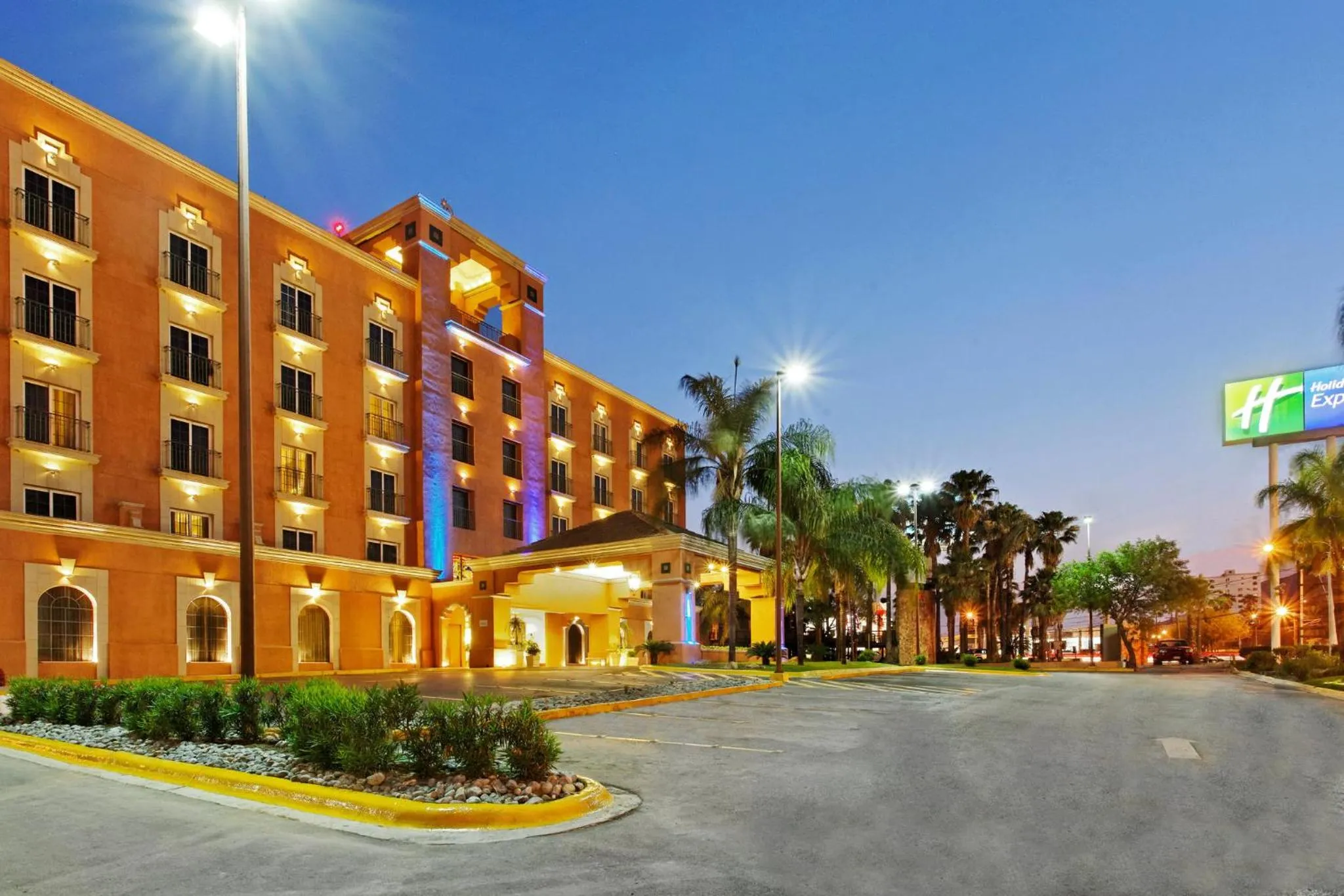 Property building in Holiday Inn Express Monterrey Galerias-San Jeronimo by IHG