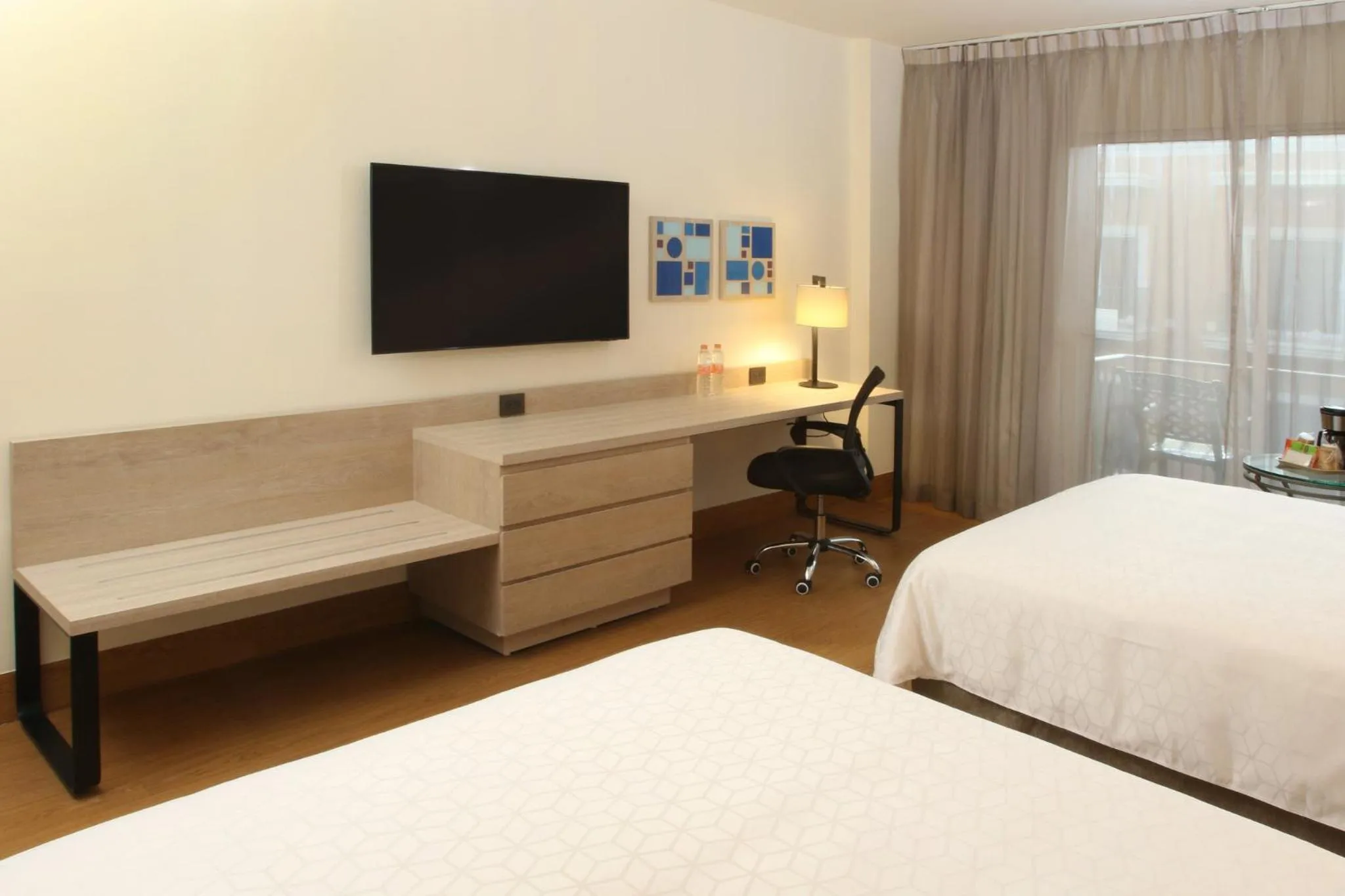 Photo of the whole room, Bed in Holiday Inn Express Monterrey Galerias-San Jeronimo by IHG