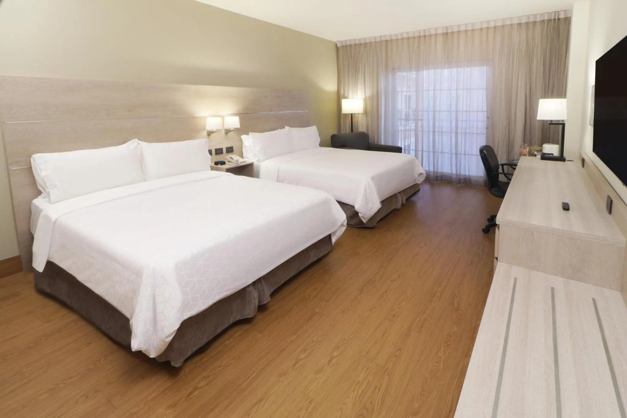 Photo of the whole room, Bed in Holiday Inn Express Monterrey Galerias-San Jeronimo by IHG