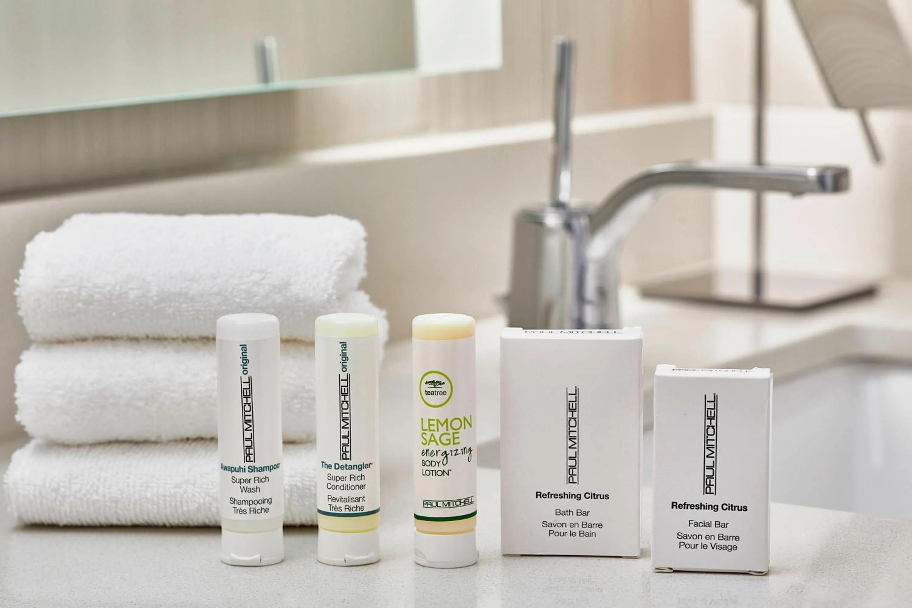 Bathroom in Courtyard Portland Downtown / Convention Center