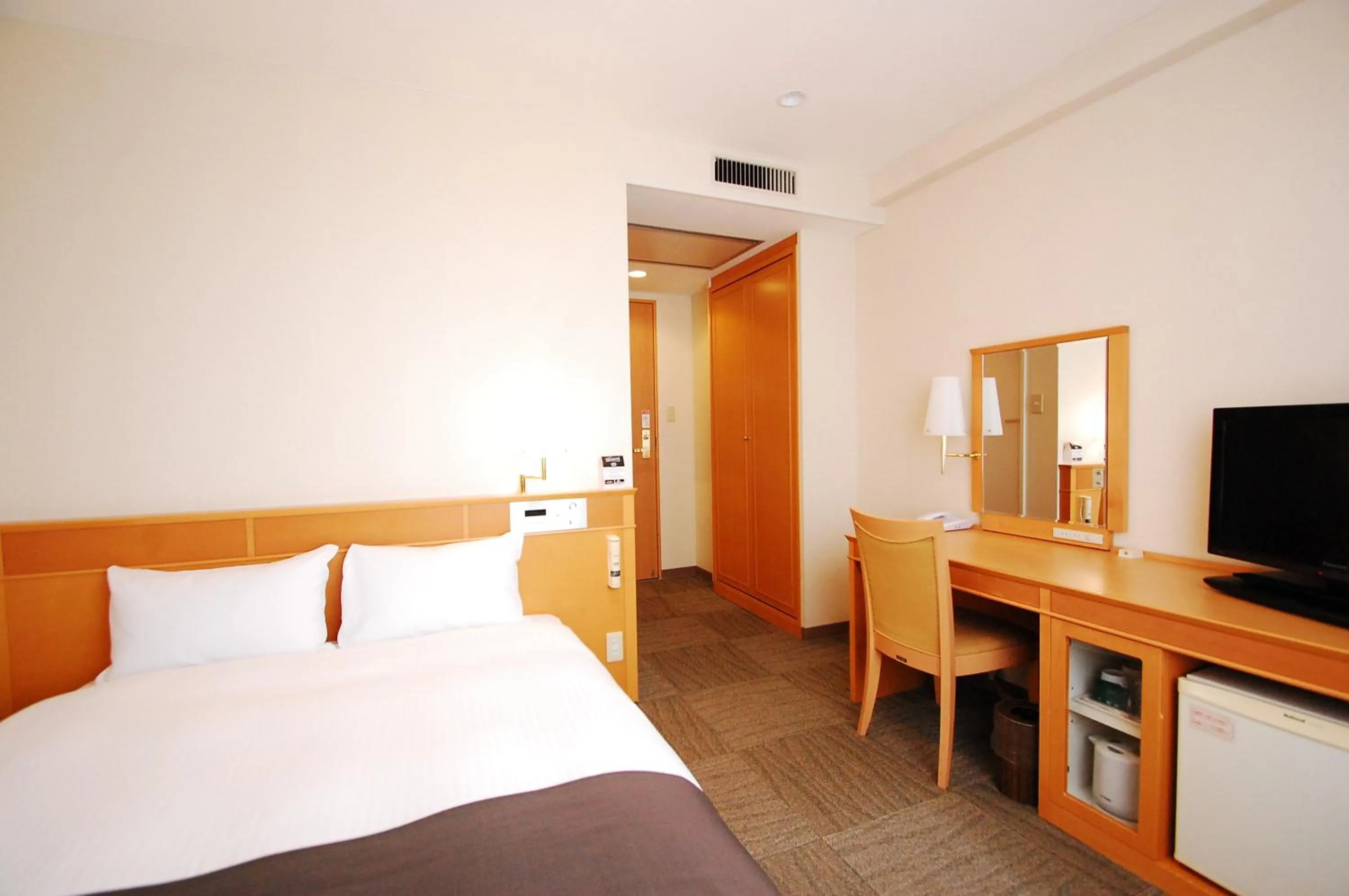 Photo of the whole room, Bed in Izumo Royal Hotel