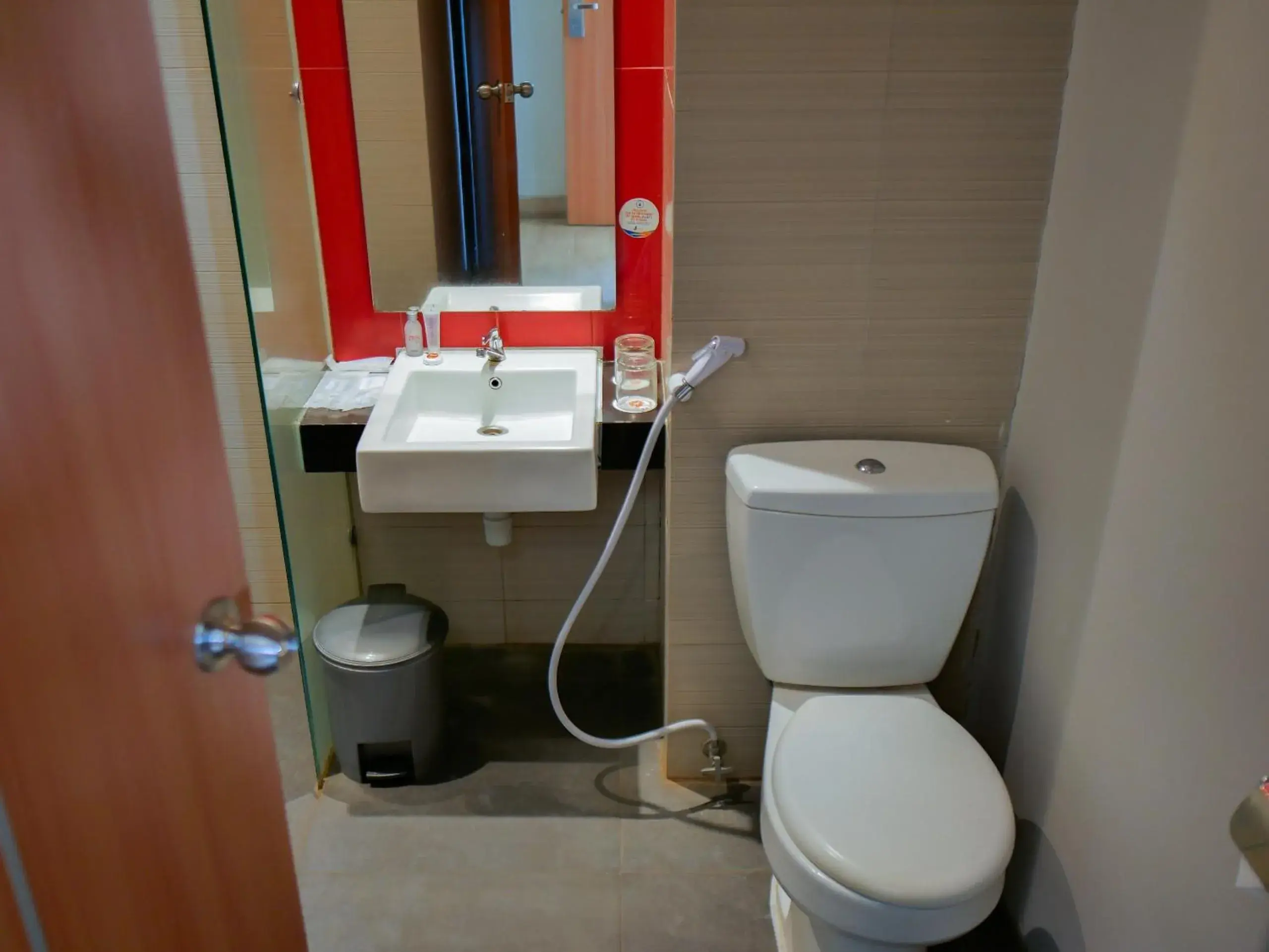 Superior Queen Room in Meotel Purwokerto Superior Queen Room in Meotel Purwokerto