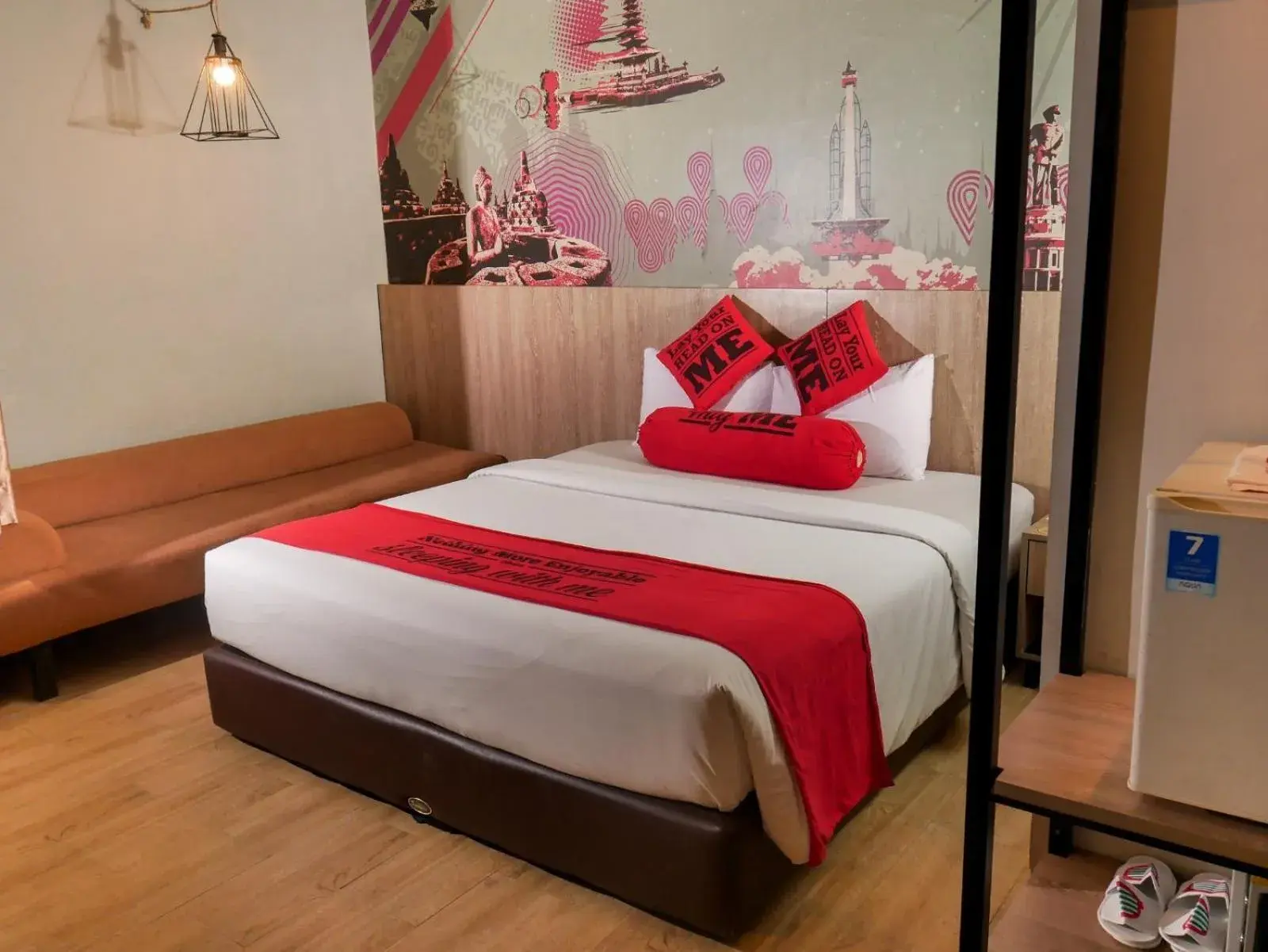 Deluxe Queen Room in Meotel Purwokerto Deluxe Queen Room in Meotel Purwokerto