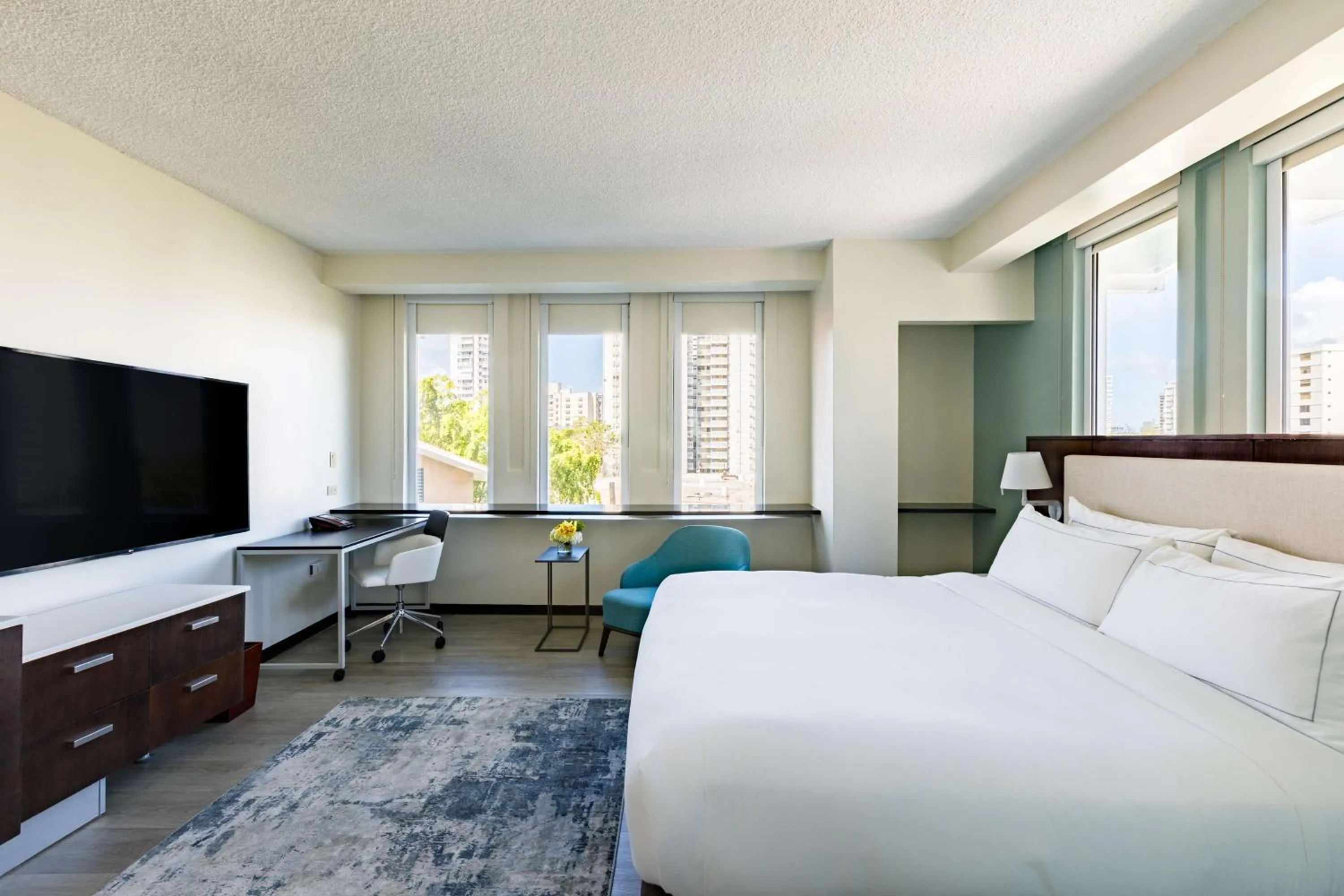 Bed in DoubleTree by Hilton San Juan