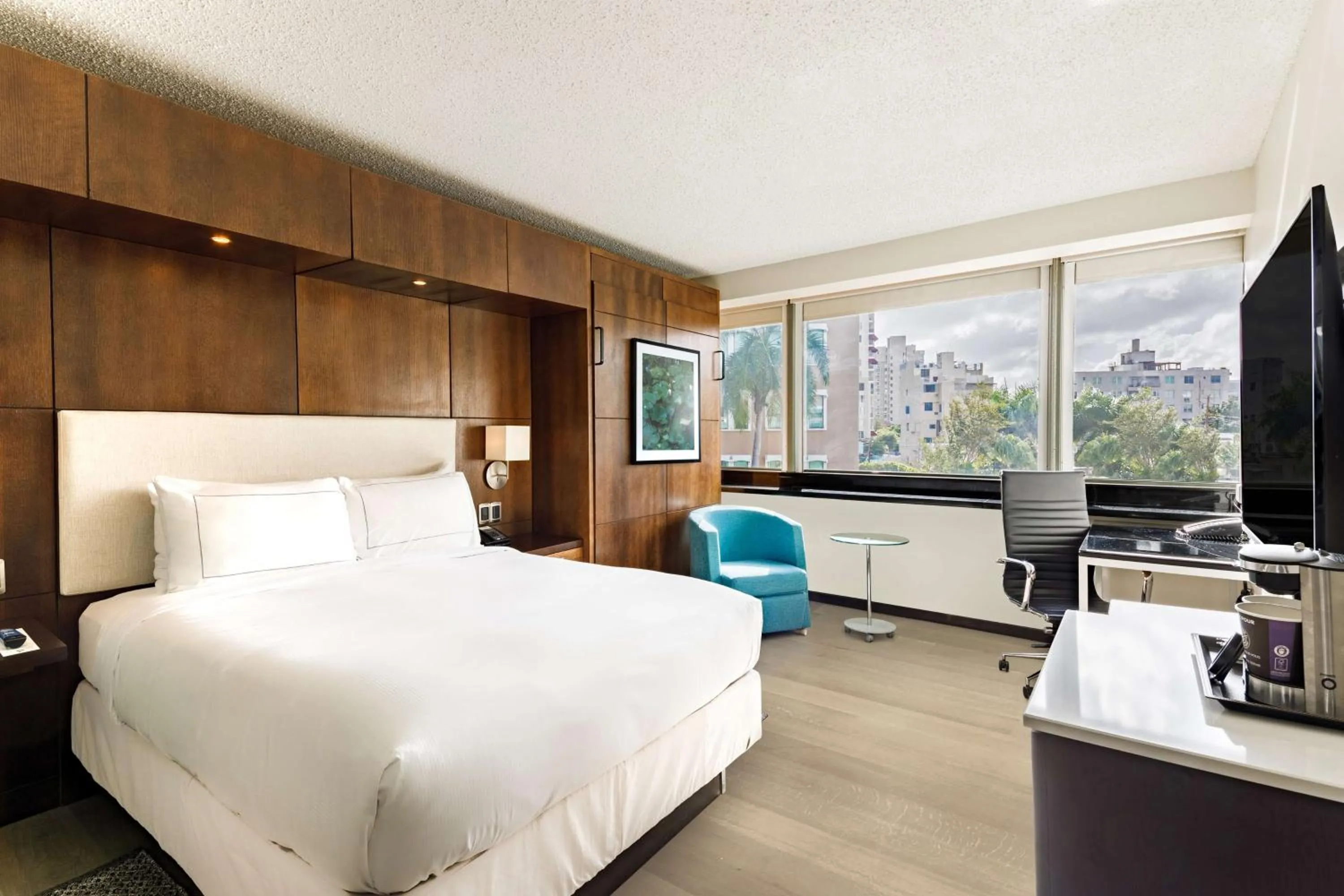 Bed in DoubleTree by Hilton San Juan