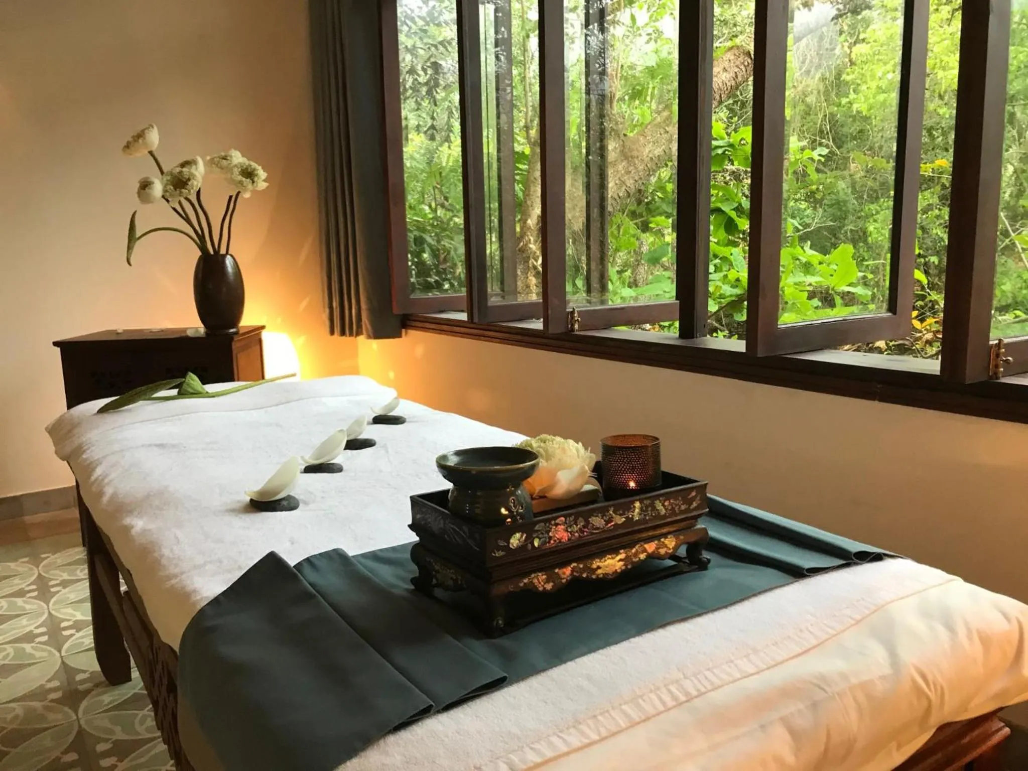 Massage, Bed in Poulo Condor Boutique Resort & Spa