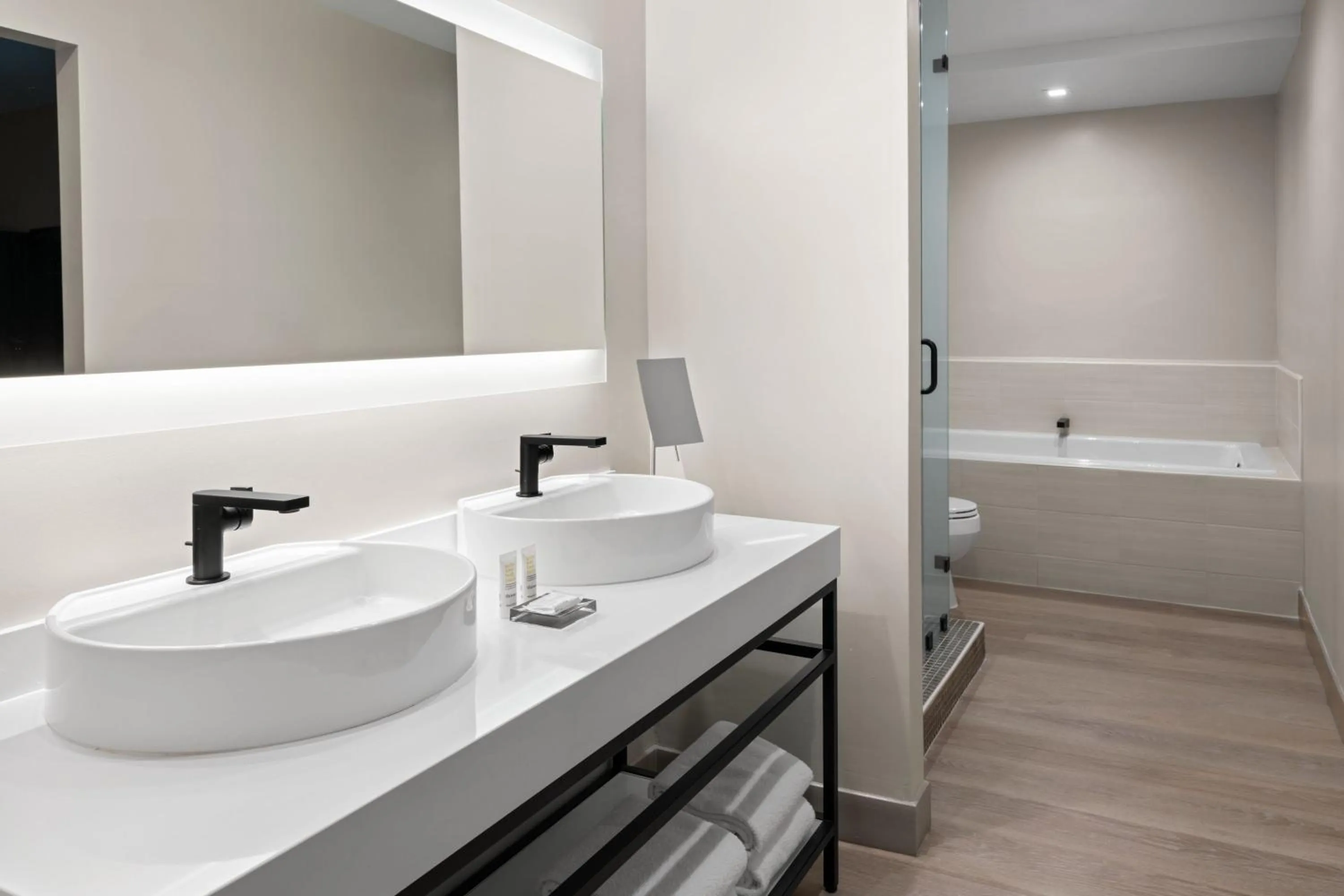 Bathroom in San Juan Marriott Resort and Stellaris Casino