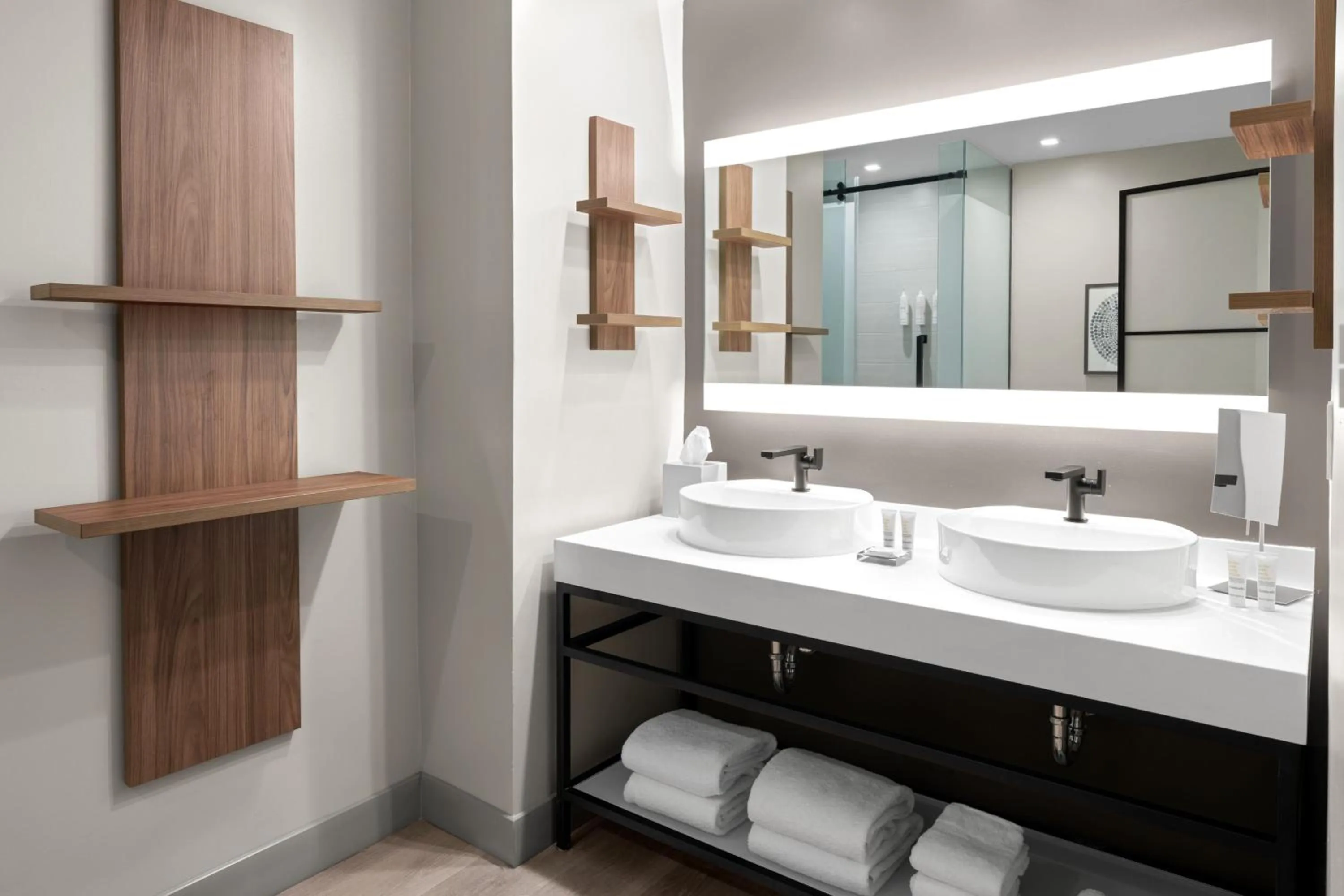 Bathroom in San Juan Marriott Resort and Stellaris Casino