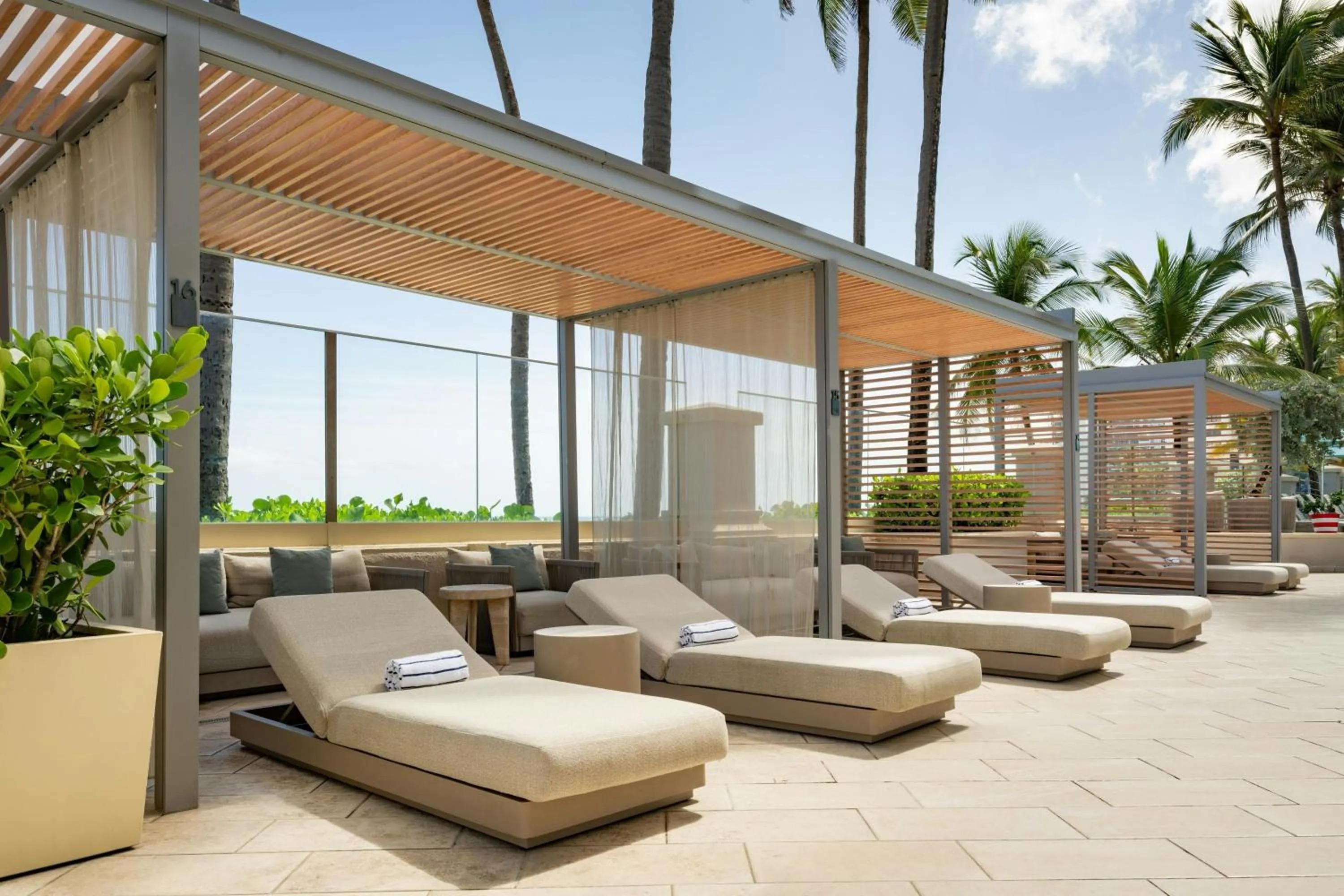 Swimming pool in San Juan Marriott Resort and Stellaris Casino