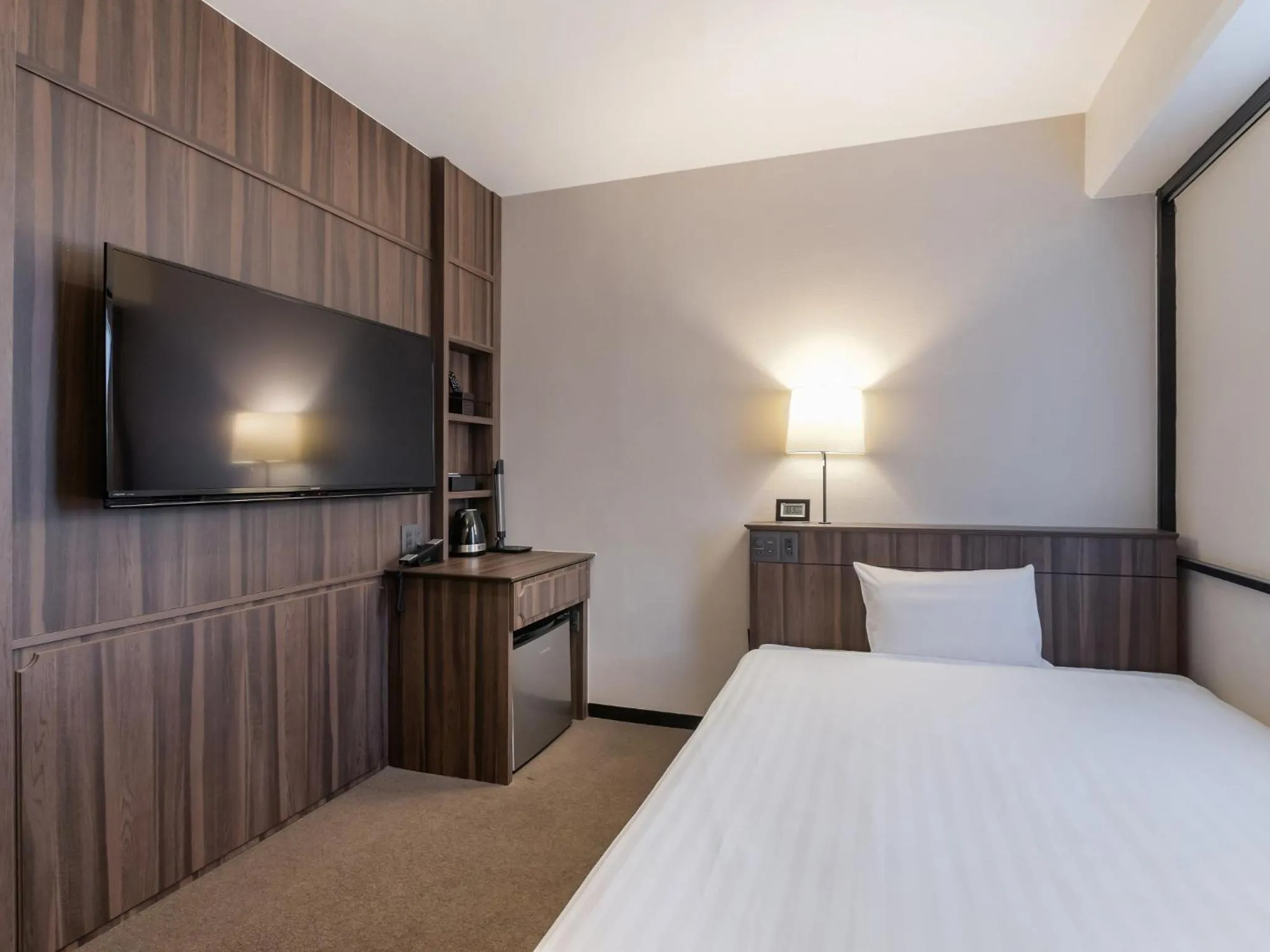 Photo of the whole room, Bed in Sunhotel Fukuyama